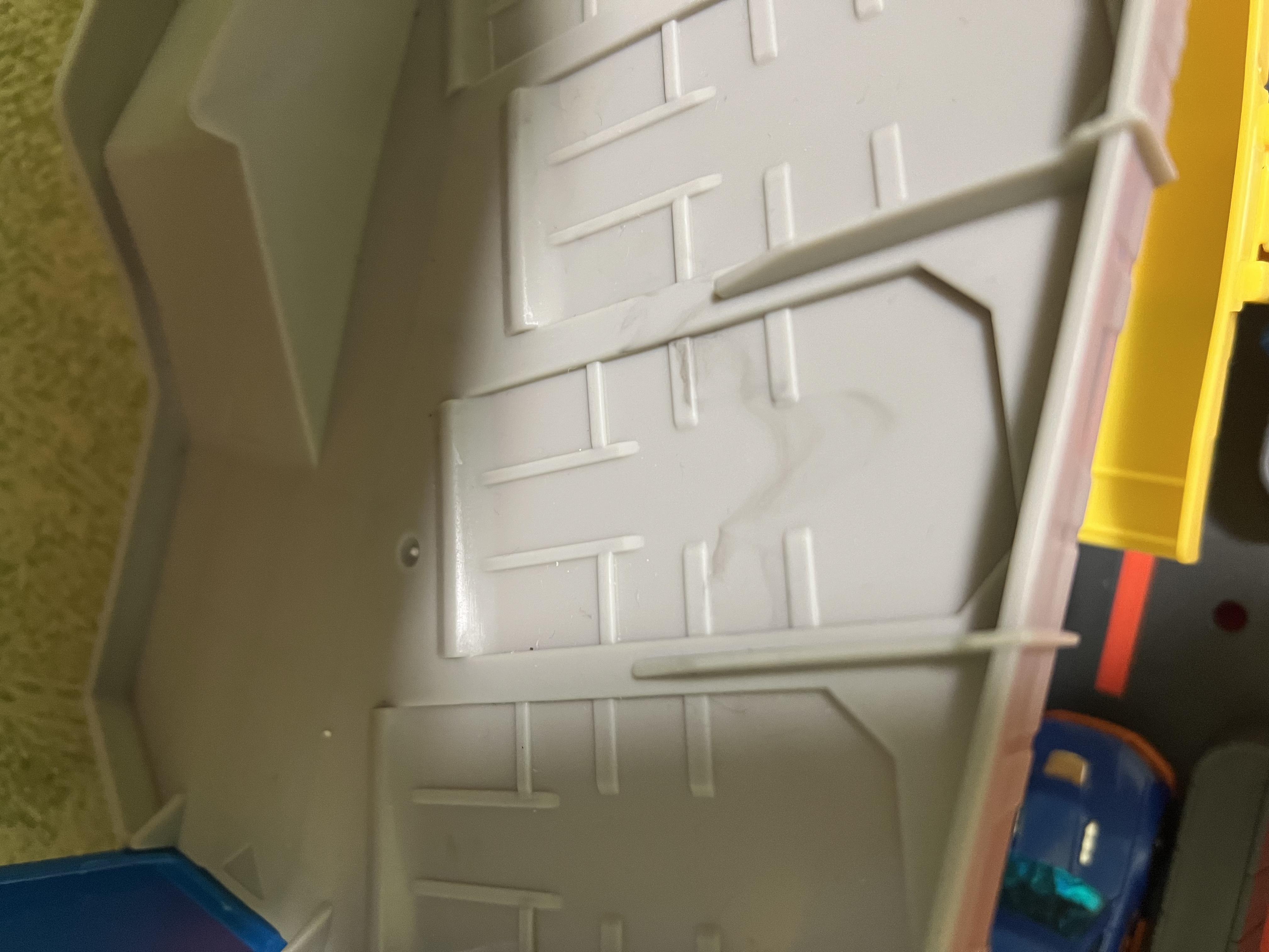 Гараж Hot Wheels четырехэтажный Hot Wheels GNL70 у реальних умовах використання від покупця Олександр.