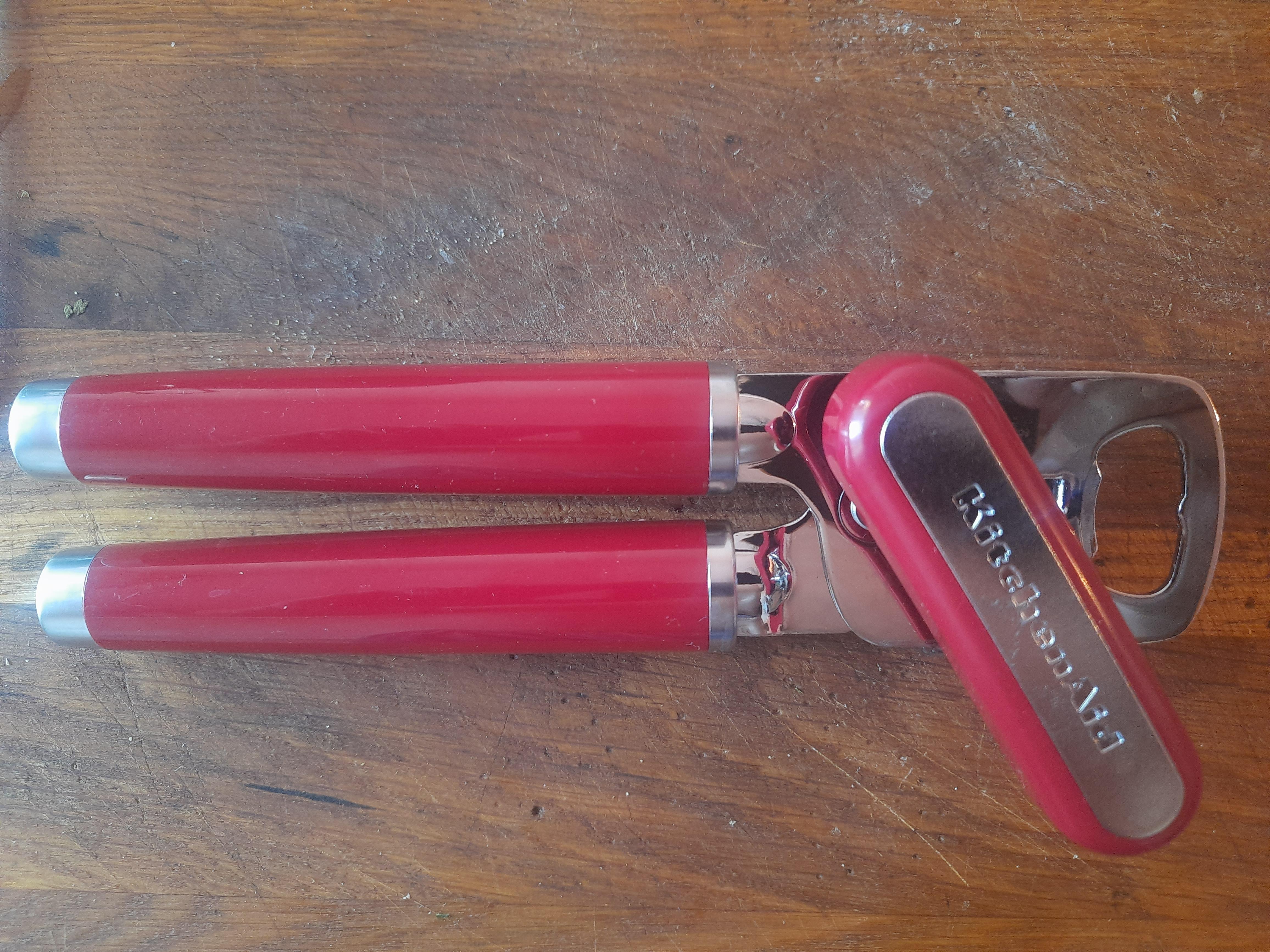 Відкривачка KitchenAid Coreline, 21 см, червоний (KAG199OHERE) у реальних умовах використання від покупця Эдуард.