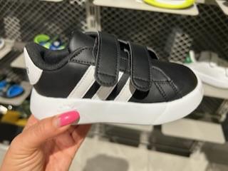 Кросівки дитячі демісезонні Adidas ADVANTAGE CF I ID5286 р.26 білі у реальних умовах використання від користувача Марина.