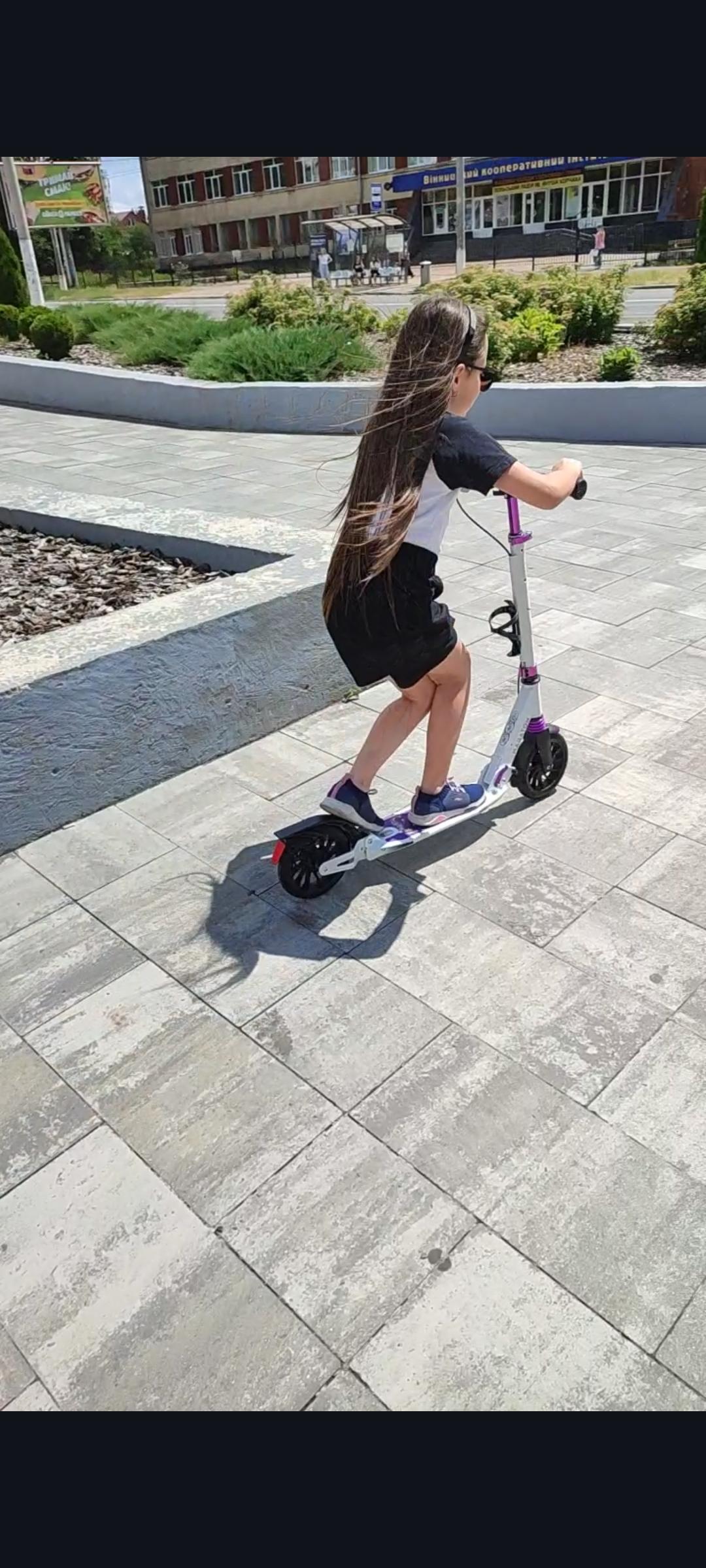 Самокат Maraton GMC з дисковим гальмом та амортизаторами/ремінь Фіолетовий у реальних умовах використання від покупця Наталія Гафарі.