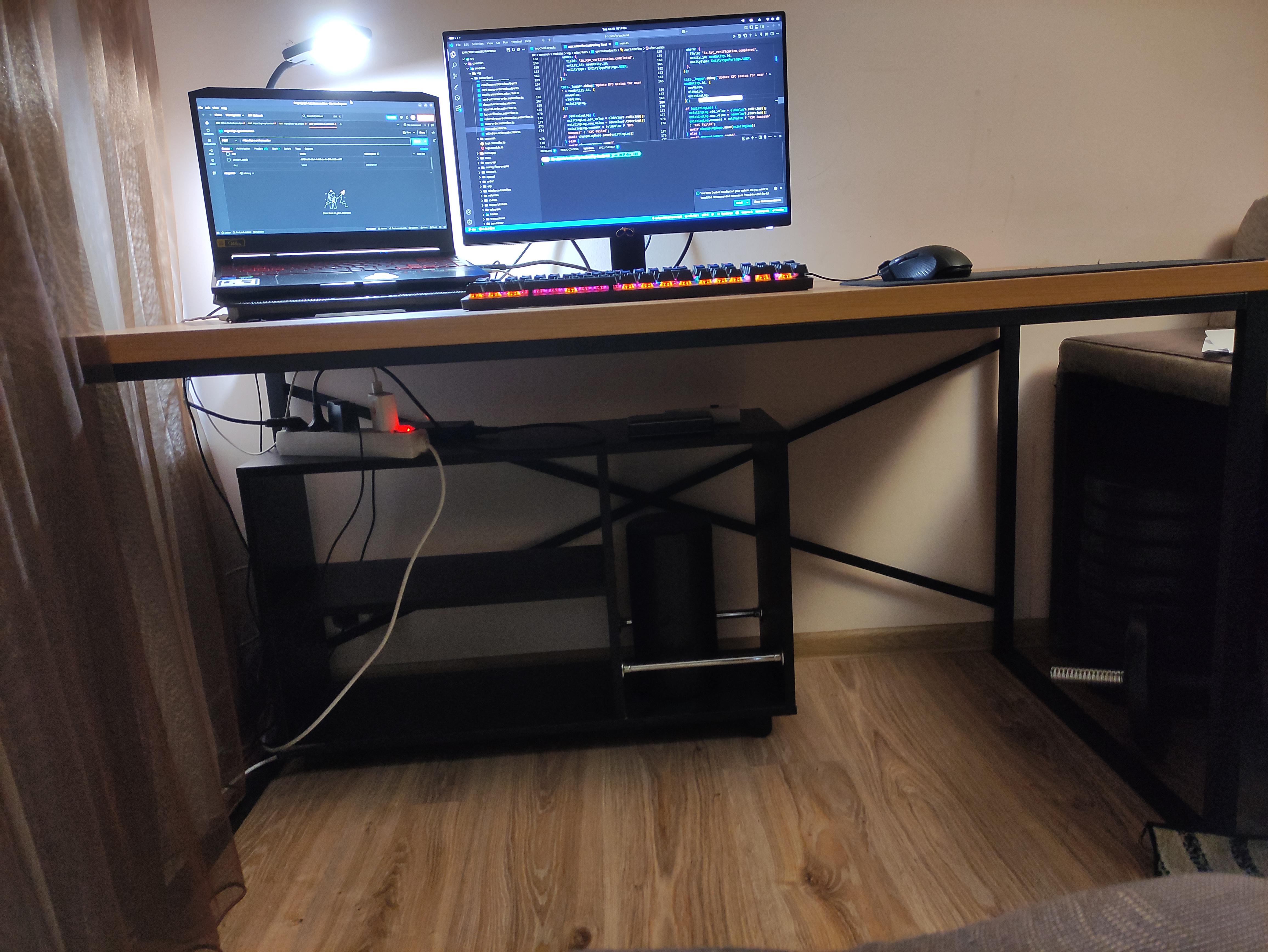 Стіл письмовий лофт Серія 02 1400х700х32 мм Чорний (23493226) у реальних умовах використання від покупця Андрій.