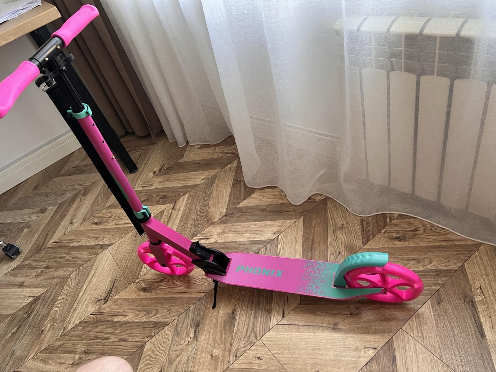 Фото: Самокат Maraton Phonix двухколесный с ремнем для переноски колеса светящиеся Синий, отправлено покупателем Юлія Самокат Maraton Phonix двухколесный с ремнем для переноски колеса светящиеся Синий в реальных условиях использования от покупателя Юлія.