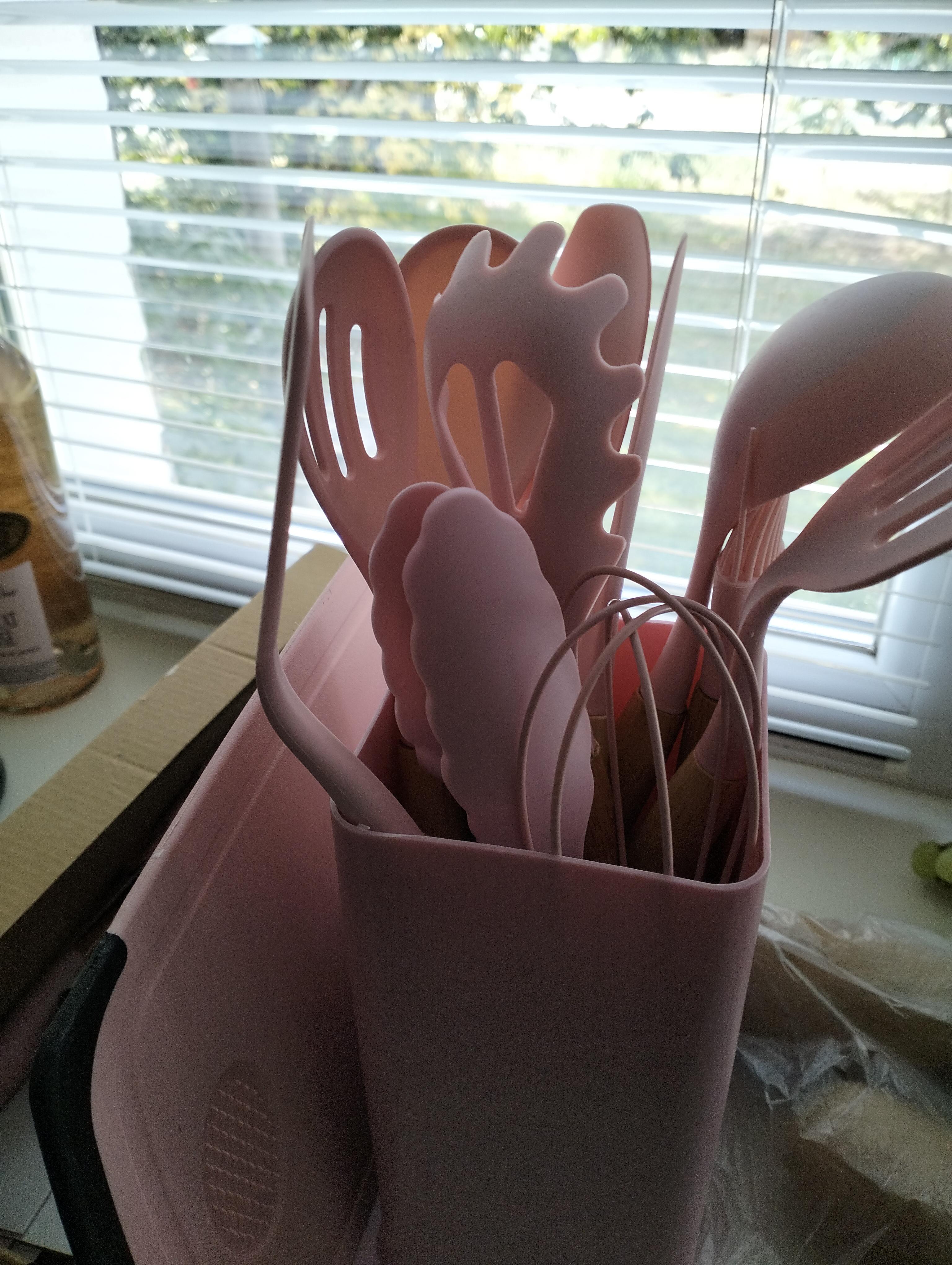 Фото: Набір кухонного приладдя 19 предметів силіконові прибори/набір ножів на підставці/дошка для нарізання Green (e2f410f3), надіслане покупцем Ирина Набір кухонного приладдя 19 предметів силіконові прибори/набір ножів на підставці/дошка для нарізання Green (e2f410f3) у реальних умовах використання від покупця Ирина.