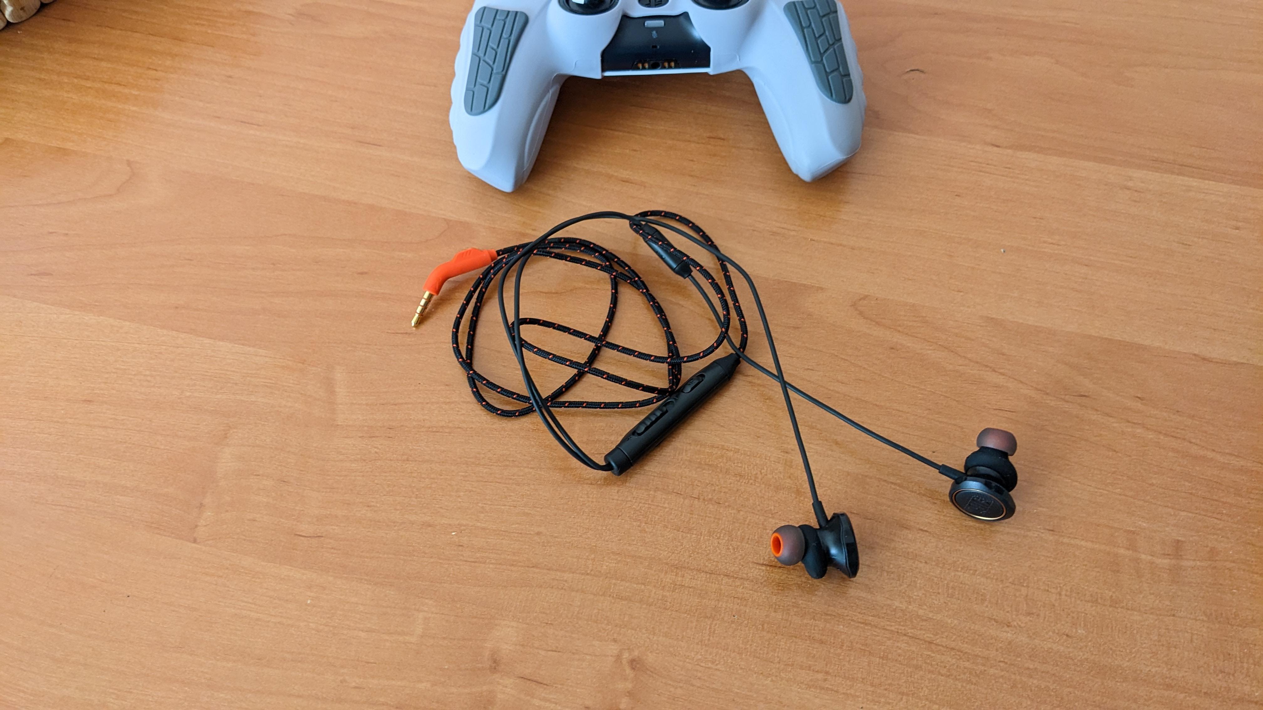 Гарнитура игровая JBL Quantum 50 black (JBLQUANTUM50BLK) в реальных условиях использования от покупателя Дмитро.