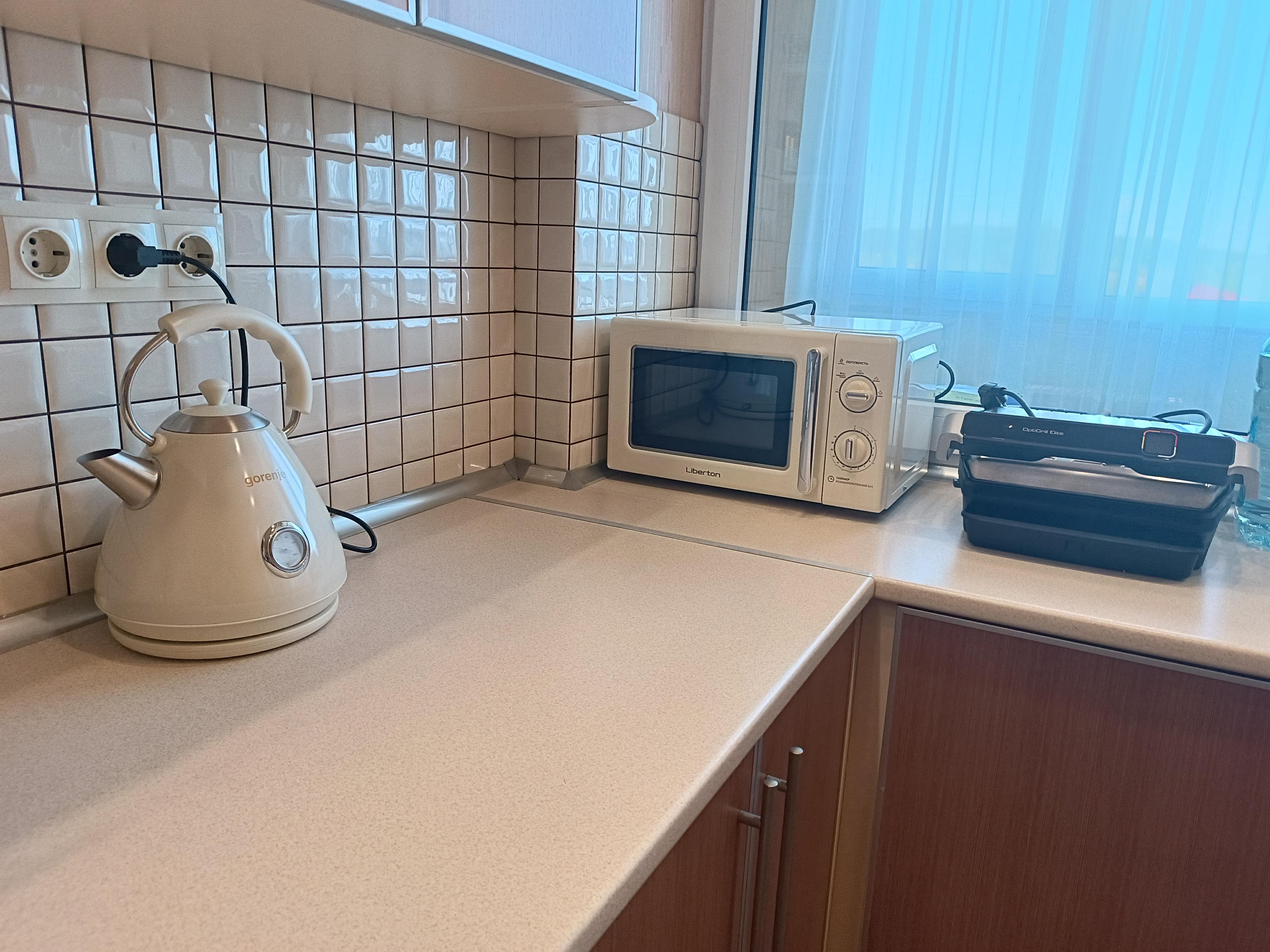 Мікрохвильова піч Liberton LMW-2088M Ivory у реальних умовах використання від покупця Інта.