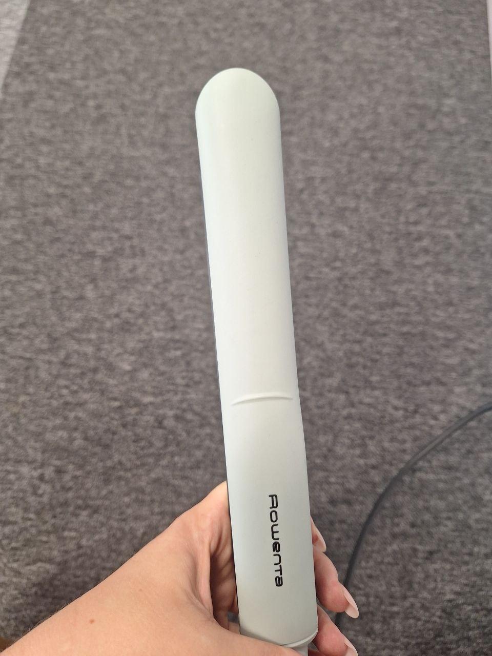 Фото: Випрямляч для волосся Rowenta Thermoglide SF5120E0, надіслане користувачем Ірина Раєнчук Випрямляч для волосся Rowenta Thermoglide SF5120E0 у реальних умовах використання від користувача Ірина Раєнчук.