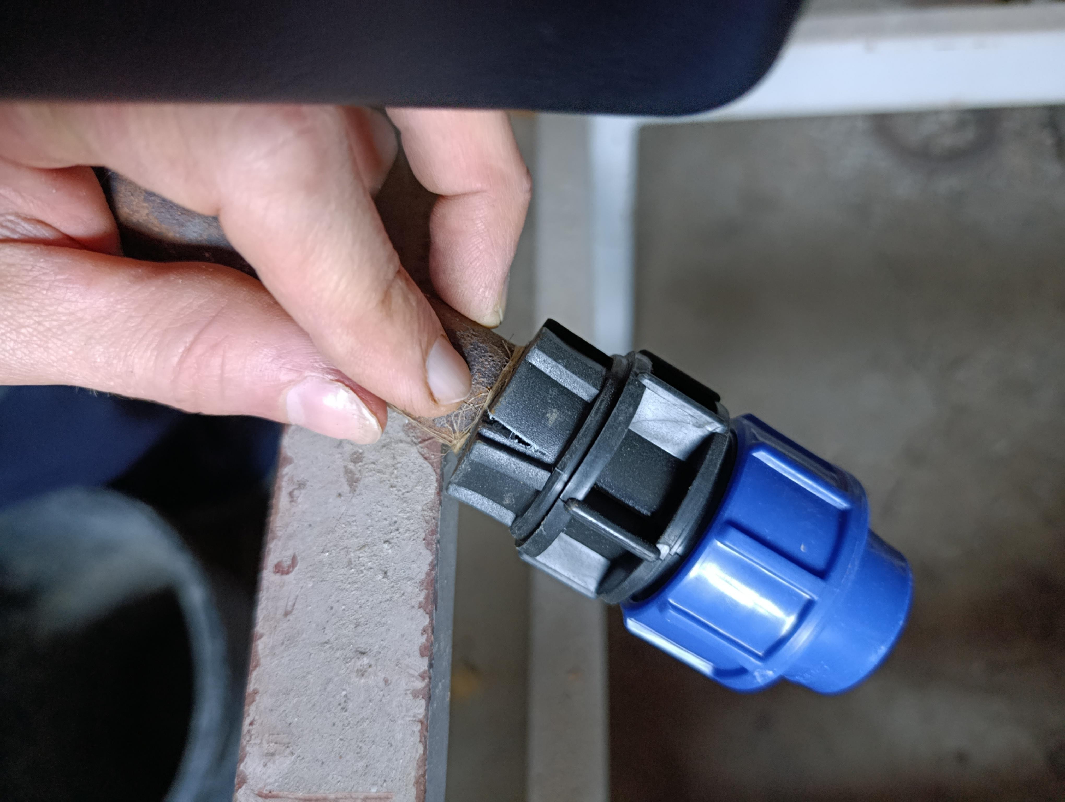 Муфта SantehPlast 25 мм ВР 1/2 у реальних умовах використання від користувача Василь.