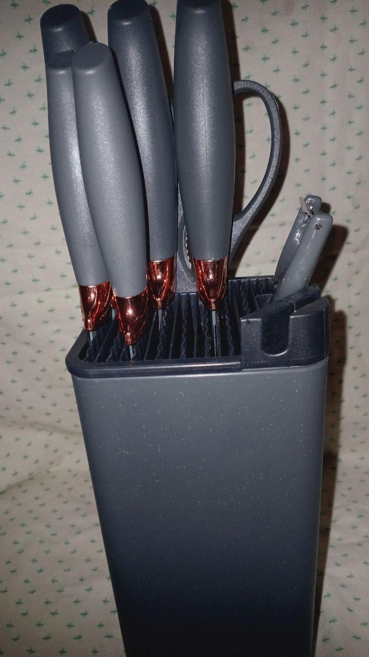 Набор кухонных ножей с ножницами и овощечисткой на подставке 5 штук Черный в реальных условиях использования от пользователя Olga.