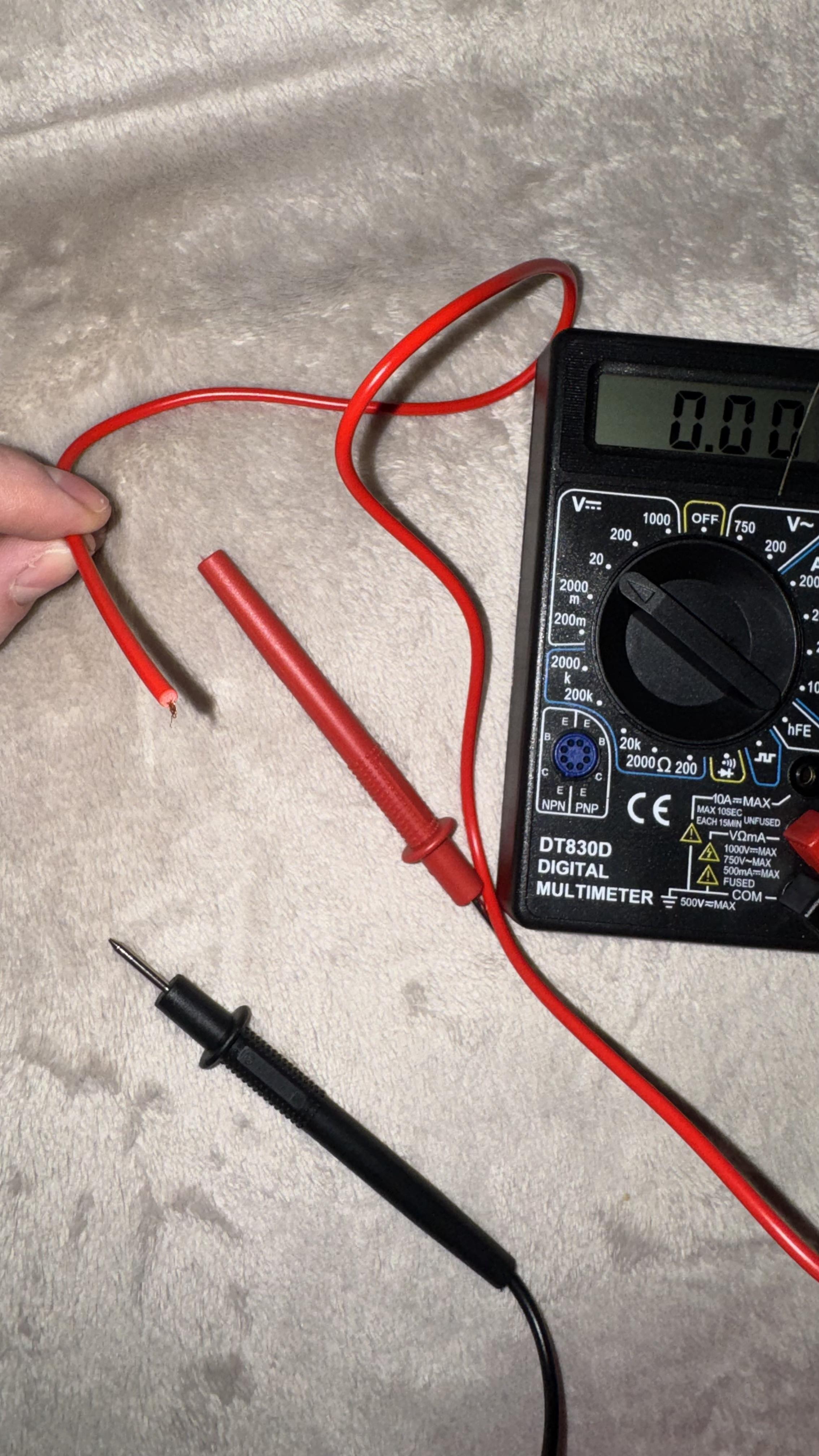 Фото: Мультиметр цифровий ЕМТ DT830B, надіслане користувачем Вікторія Мультиметр цифровий ЕМТ DT830B у реальних умовах використання від користувача Вікторія.
