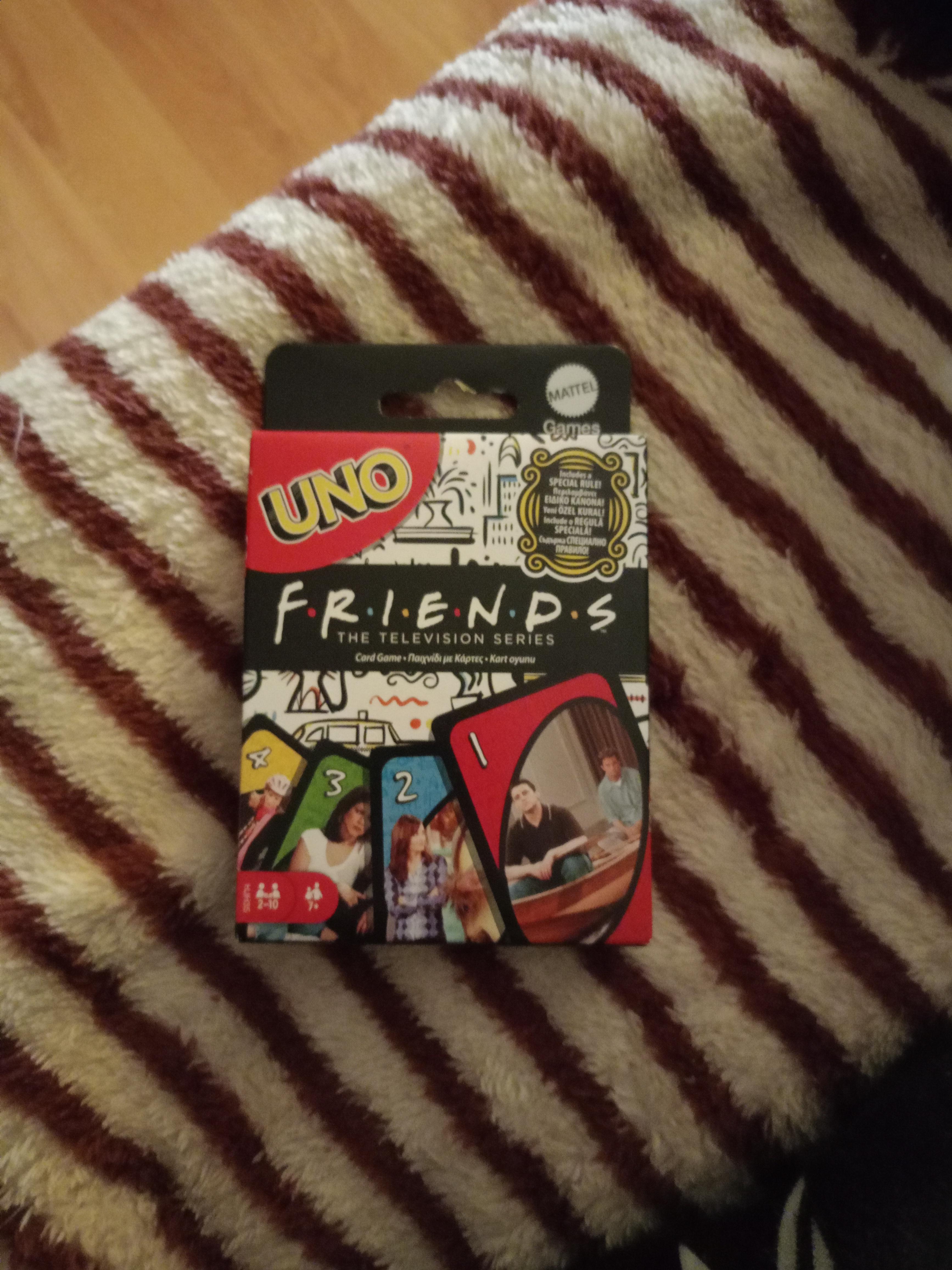 Гра настільна Uno Друзі HJH35 у реальних умовах використання від покупця Ельвіра.