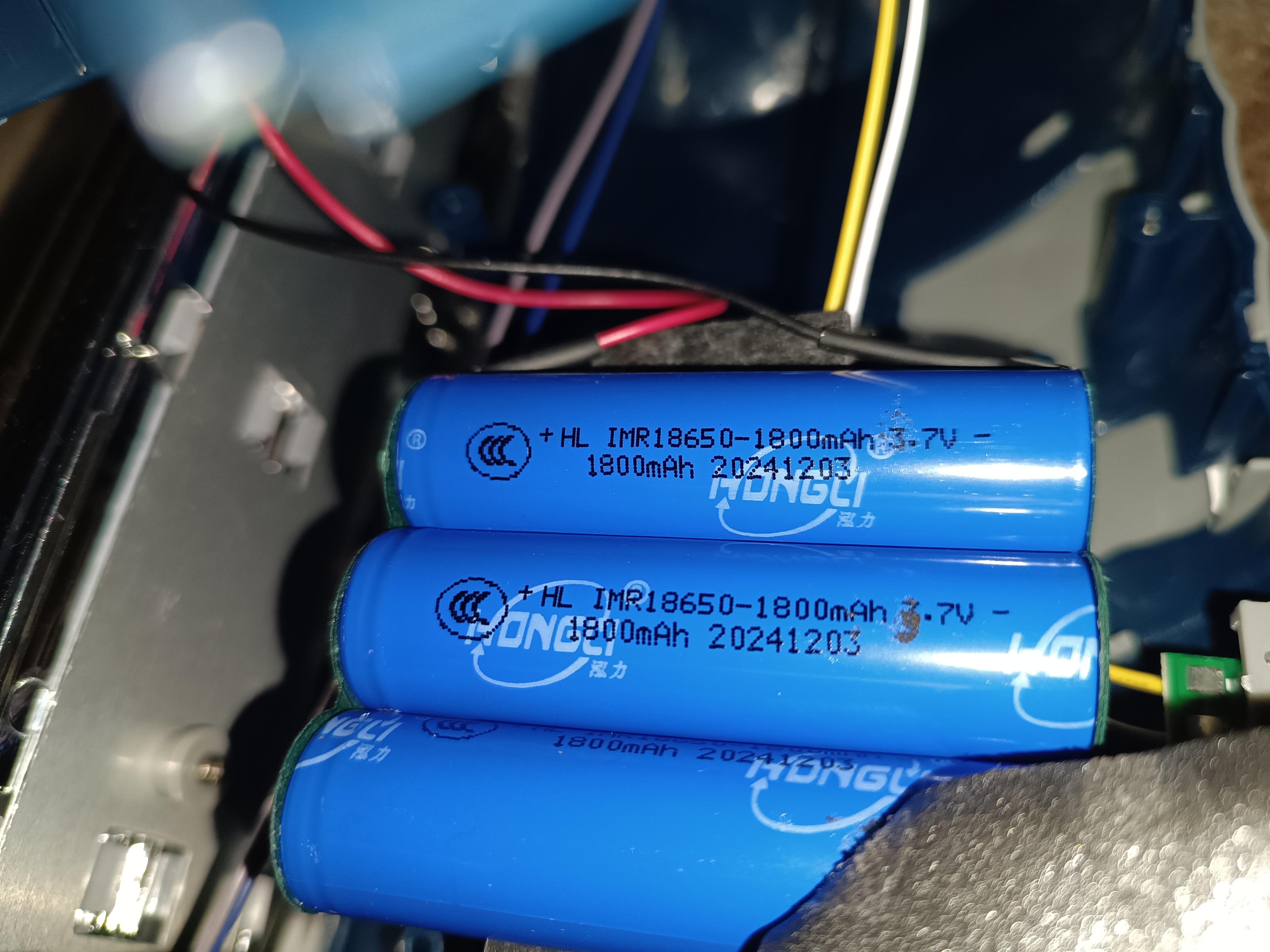 Фото: Фонарь светодиодный LEDCOIN EL304 аккумуляторный 10 Вт Синий (80563), отправлено покупателем Артем Фонарь светодиодный LEDCOIN EL304 аккумуляторный 10 Вт Синий (80563) в реальных условиях использования от покупателя Артем.