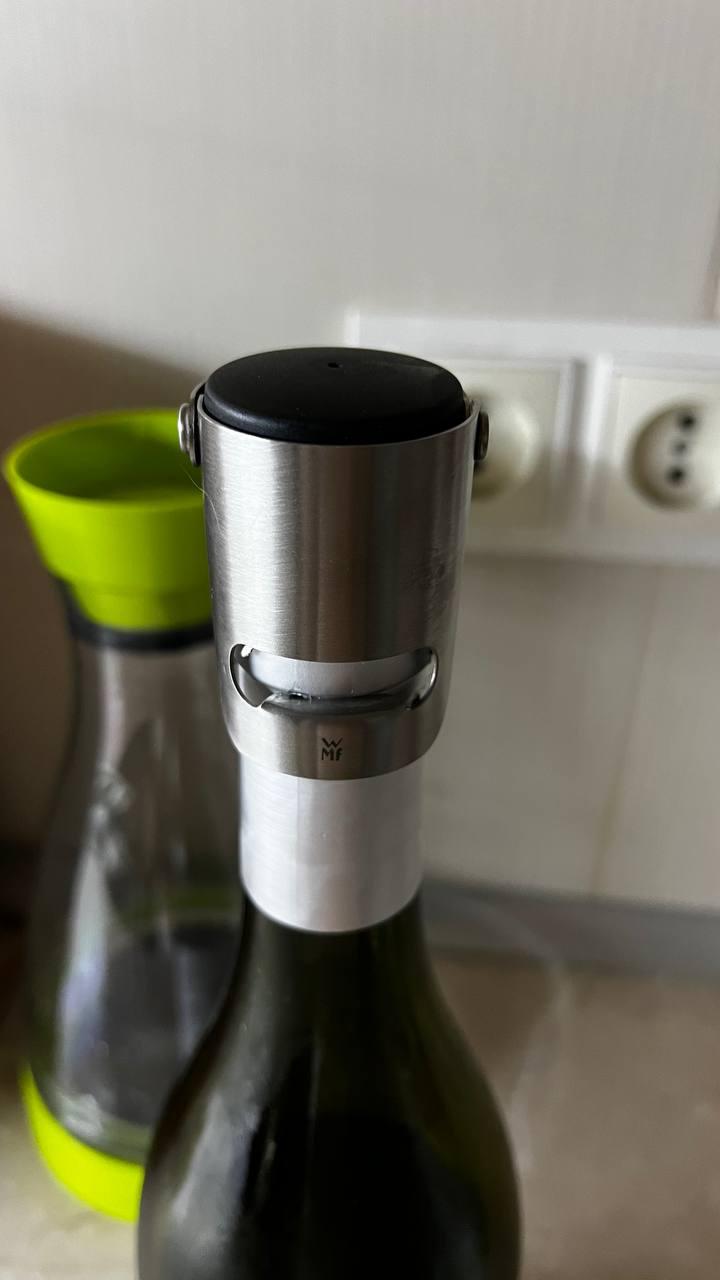 Фото: Пробка вакуумна Clever More WMF для пляшки (640886030), надіслане користувачем Москаленко Яна Пробка вакуумна Clever More WMF для пляшки (640886030) у реальних умовах використання від користувача Москаленко Яна.