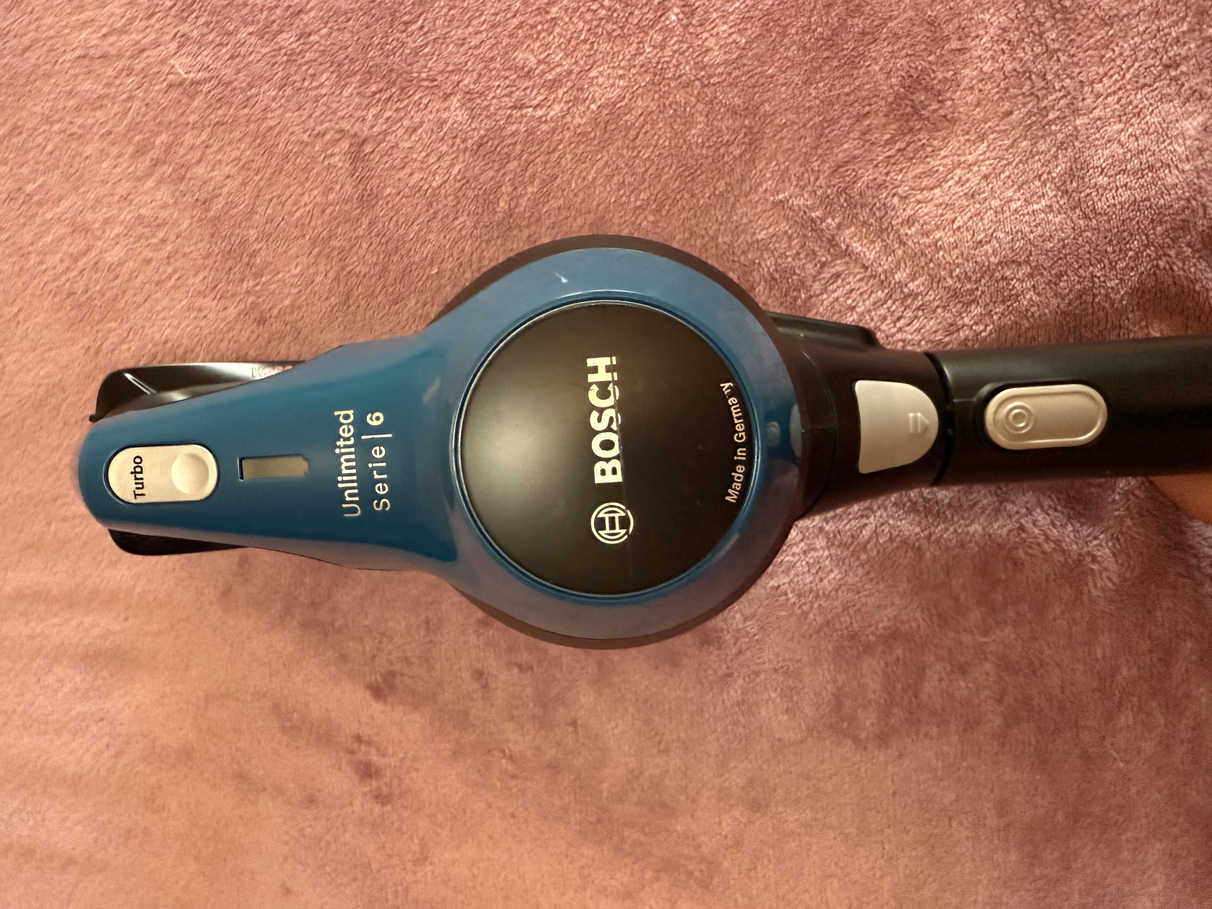 Фото: Пылесос Bosch BBS611LAG black/blue, отправлено пользователем Артур Пылесос Bosch BBS611LAG black/blue в реальных условиях использования от пользователя Артур.