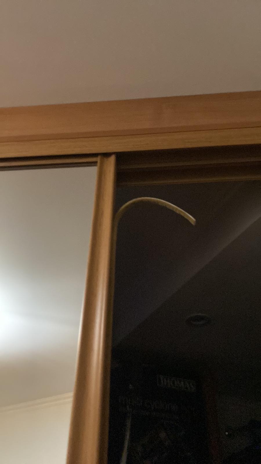 Фото: Уплотнитель щеточный самоклеящийся Sigma для раздвижных систем 1 м Серый (713402), отправлено пользователем Інна Уплотнитель щеточный самоклеящийся Sigma для раздвижных систем 1 м Серый (713402) в реальных условиях использования от пользователя Інна.