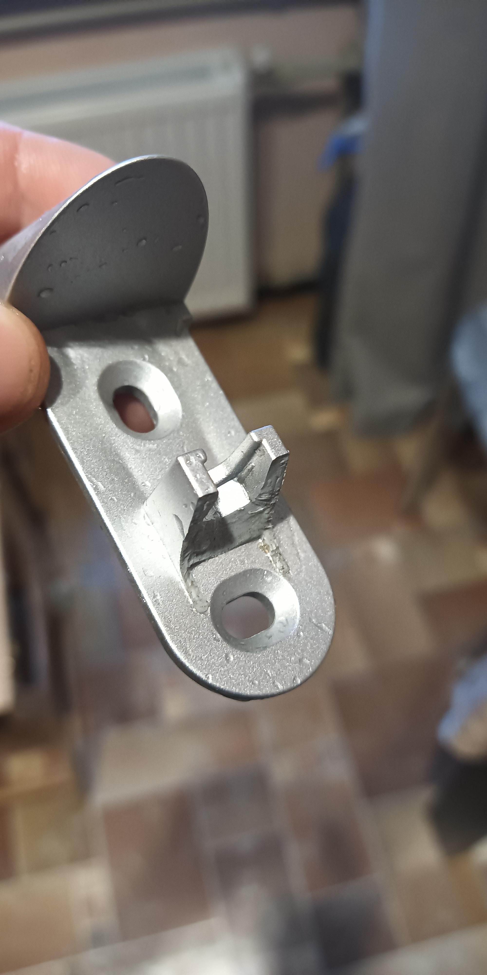 Тримач для полиць Poliplast ABS 4-22 мм бронза у реальних умовах використання від покупця Ковальчук.