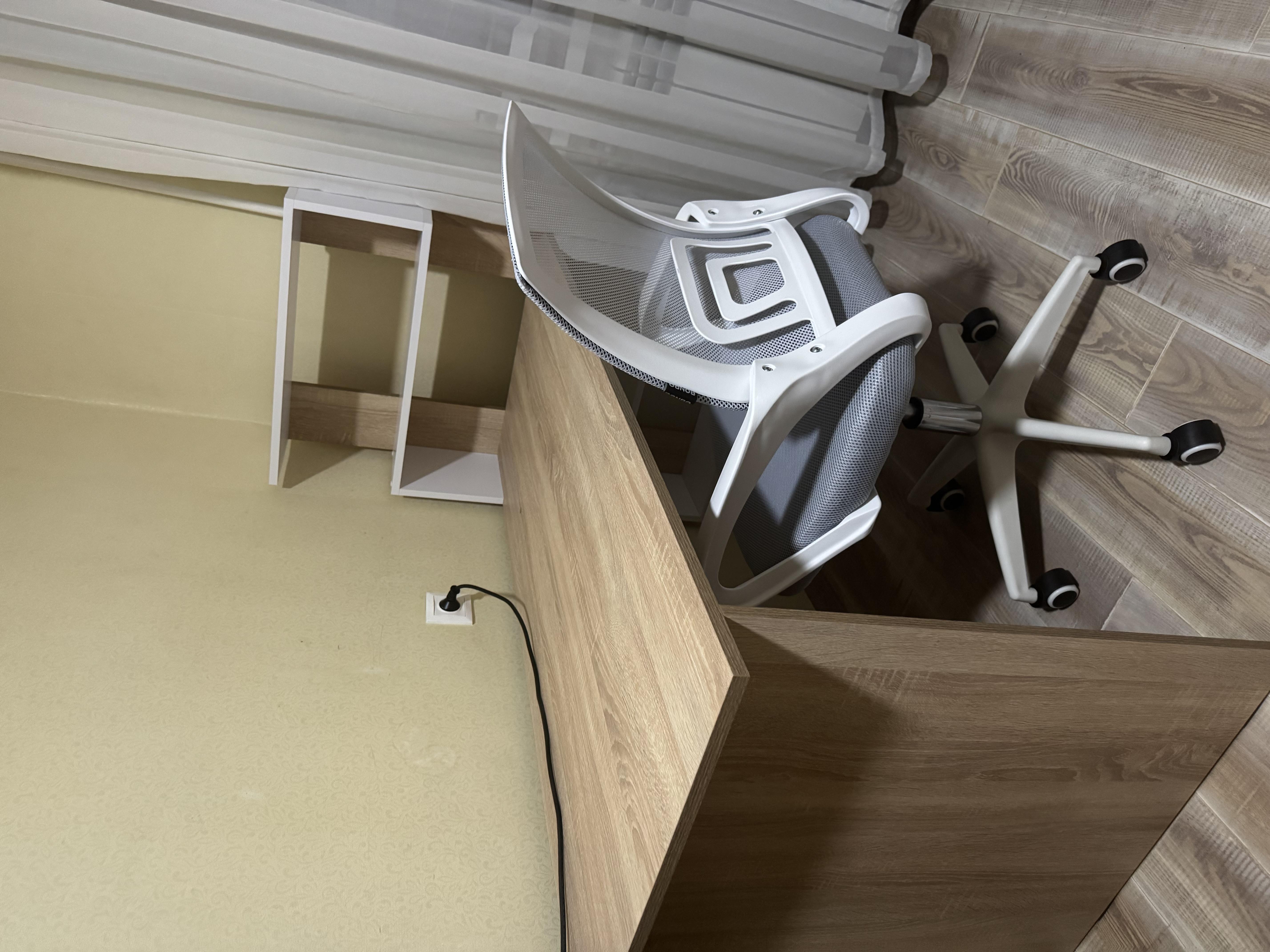 Письмовий стіл FST-15 1416х584х1226 мм Дуб сонома/Білий у реальних умовах використання від користувача Ліза.