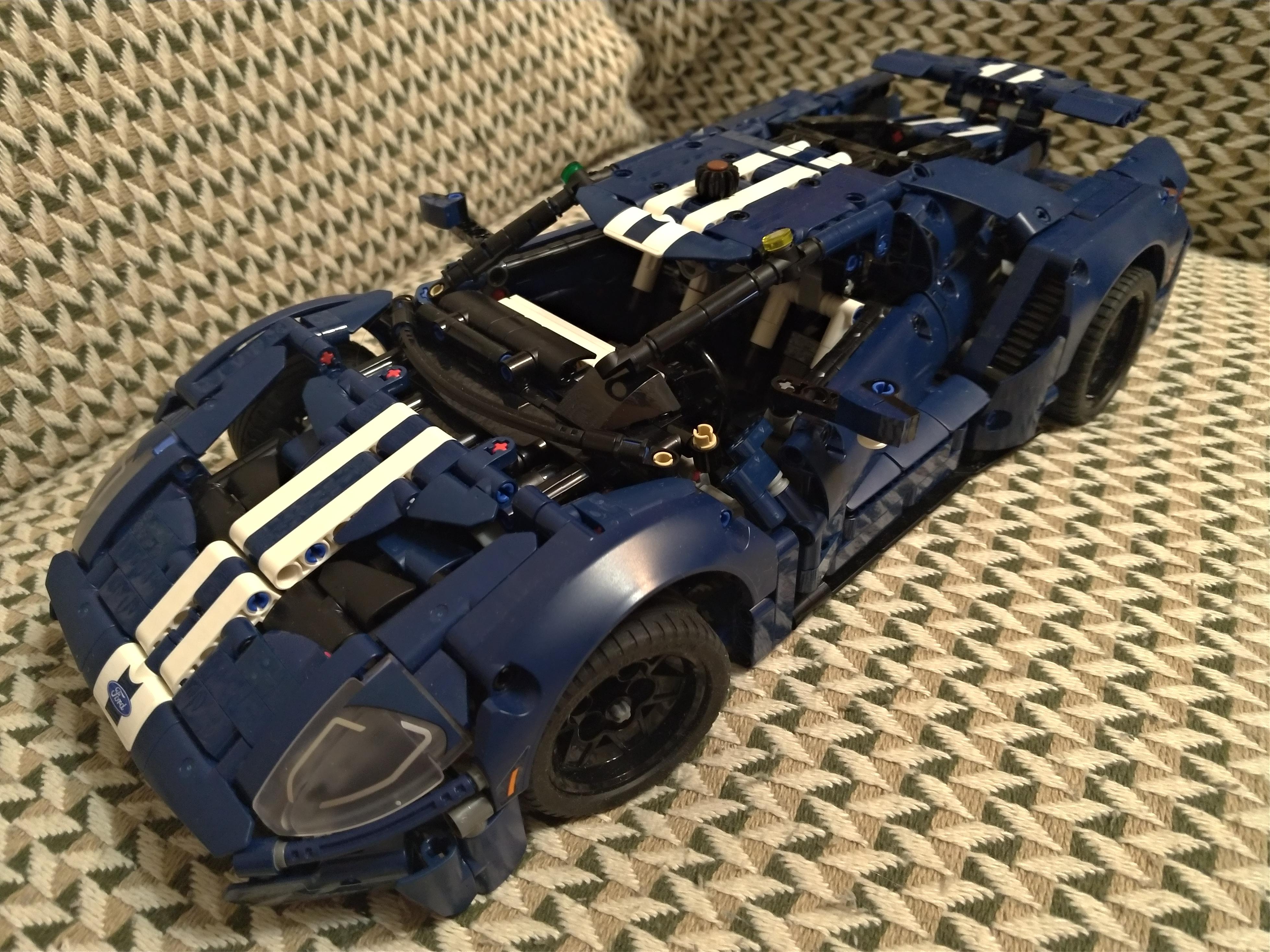 Конструктор LEGO Technic Ford GT 2022 42154 у реальних умовах використання від покупця Наталія.