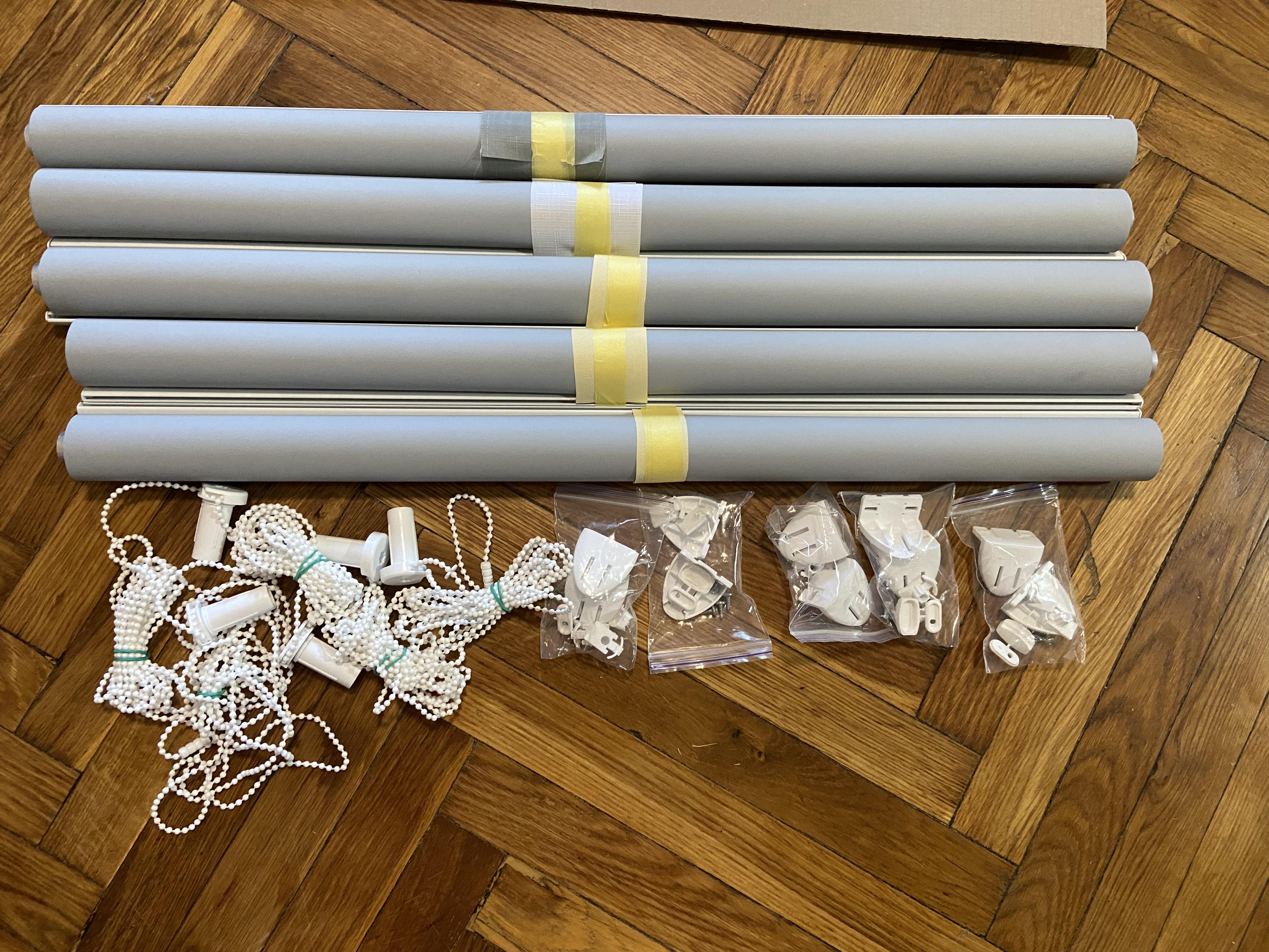 Фото: Рулонна штора NewTex Blackout LUX 74х165 см Сірий (16), надіслане покупцем Юлия Рулонна штора NewTex Blackout LUX 74х165 см Сірий (16) у реальних умовах використання від покупця Юлия.