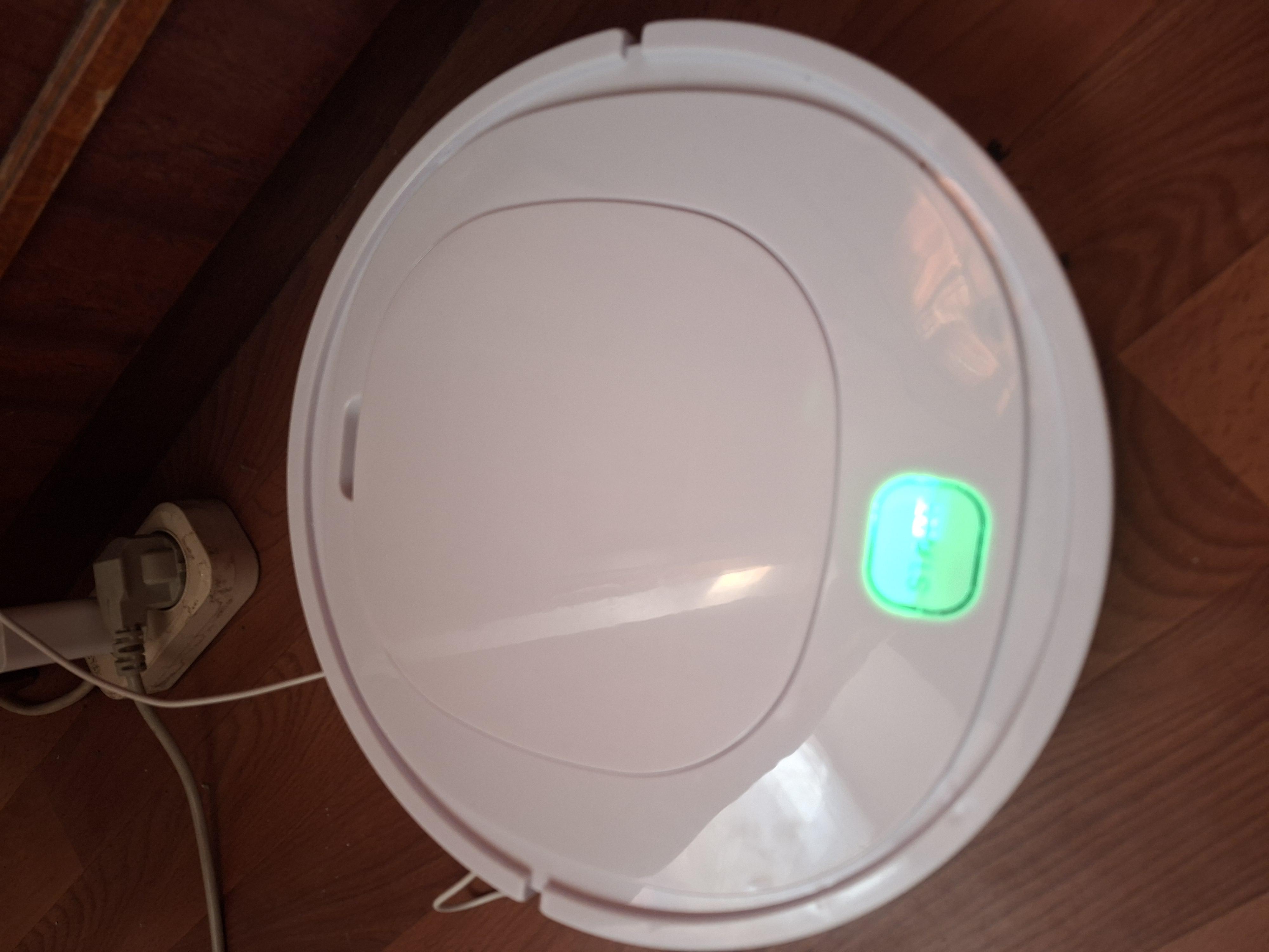 Робот-пилосос ES28 для сухого та вологого прибирання у реальних умовах використання від покупця Лилия.