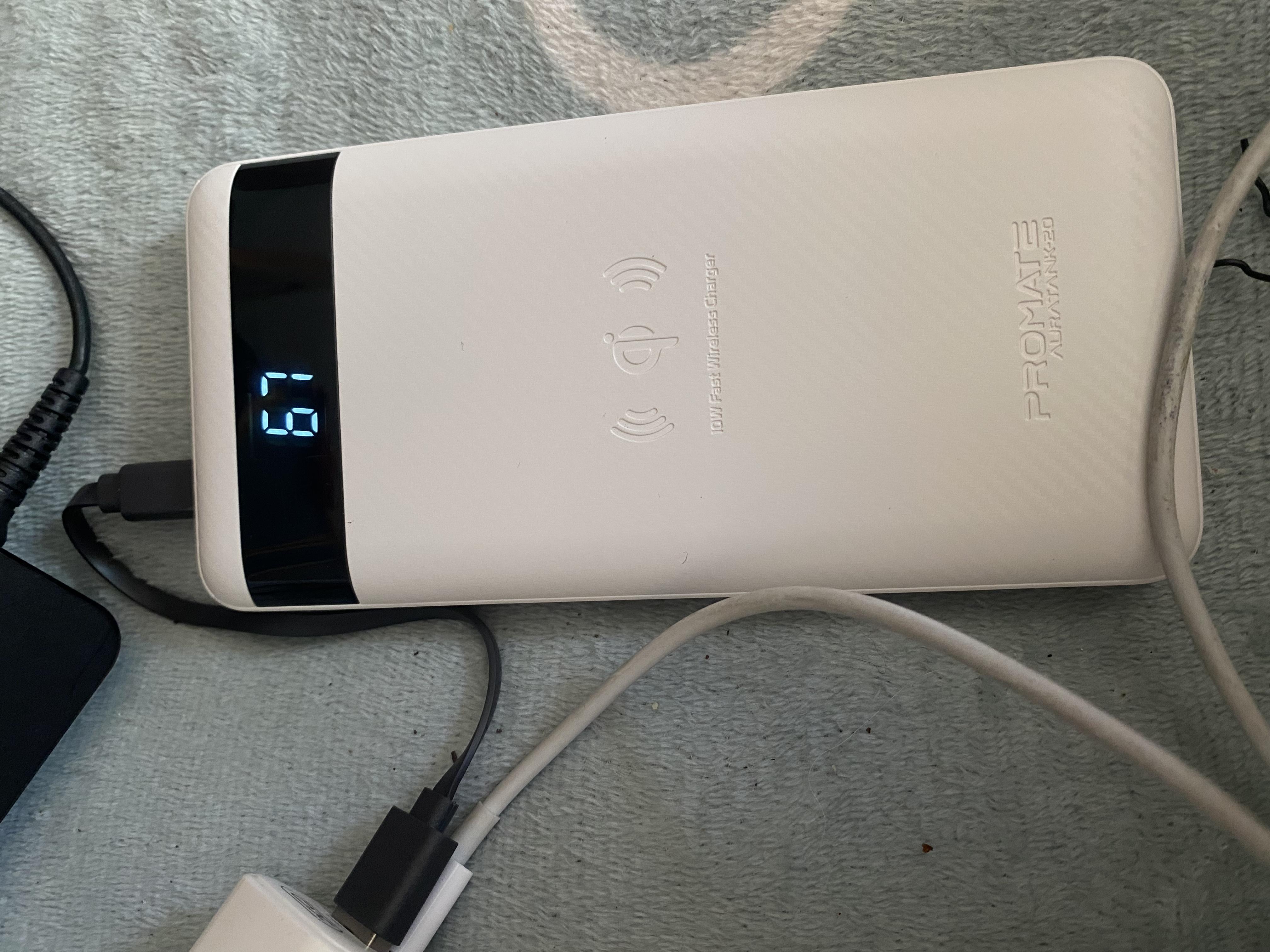 Повербанк Promate 20000 mAh (auratank-20.black) у реальних умовах використання від користувача Диана.