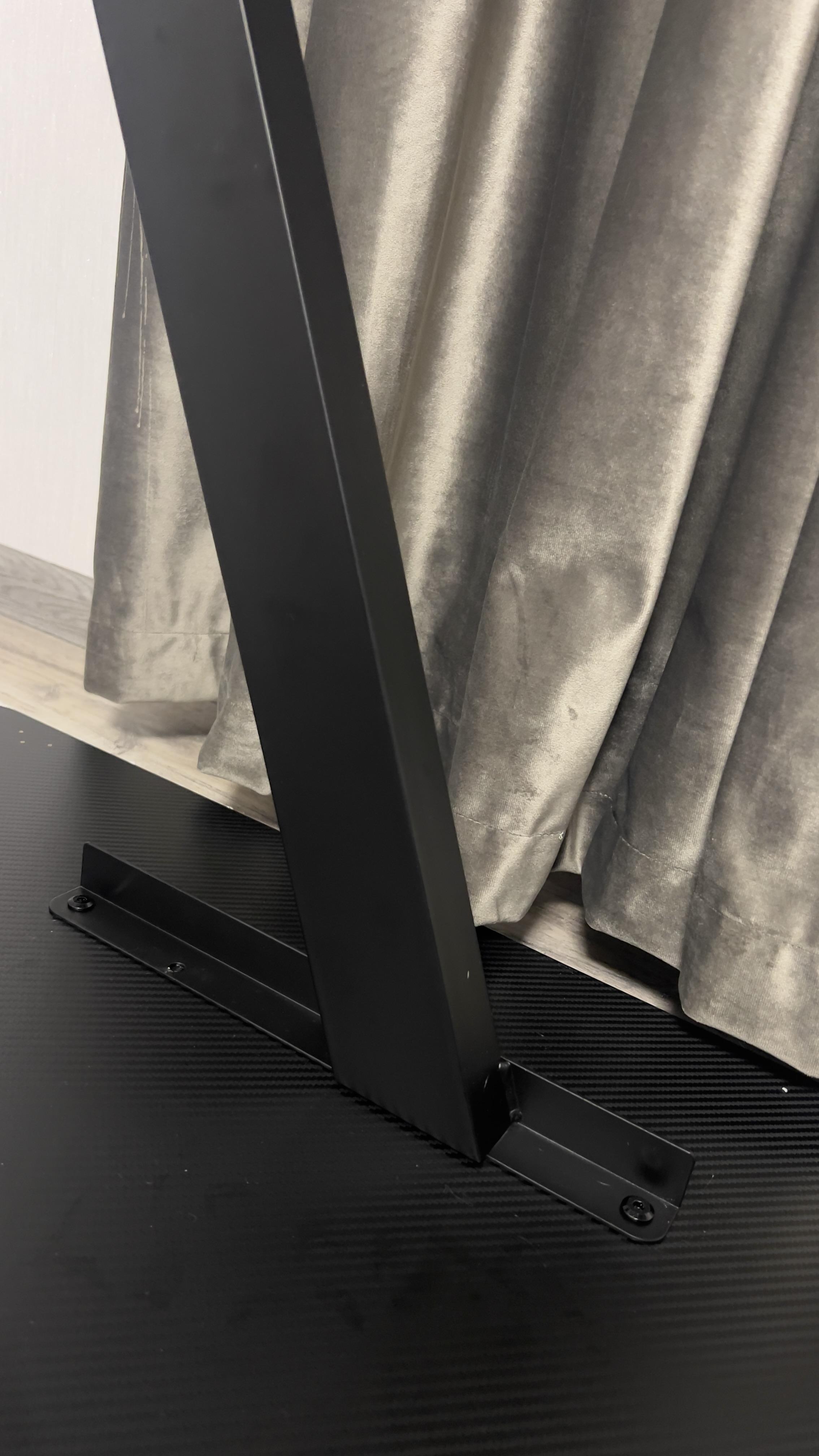 Стол компьютерный GamePro GD014 Black в реальных условиях использования от пользователя Диана.