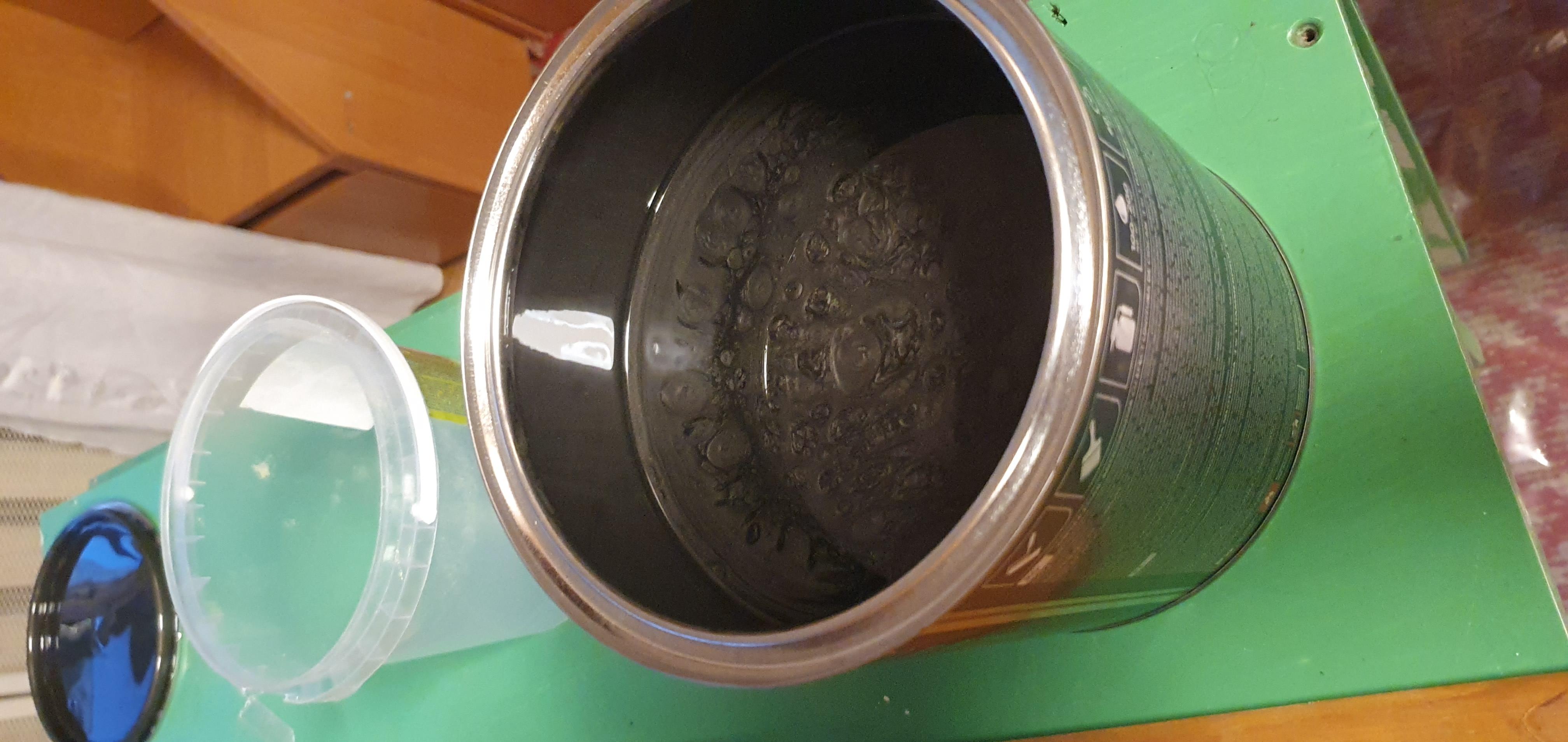 Эмаль антикоррозионная молотковая КОРАБЕЛЬНА 2 л Черный No101 (1378961748) в реальных условиях использования от пользователя Аліна Волкова.