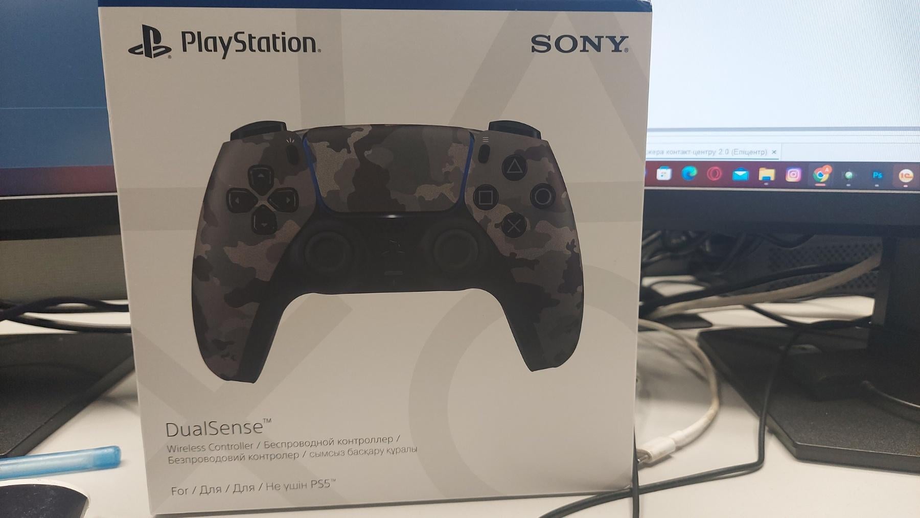 Геймпад бездротовий Sony DualSense для PS5 Fortnite Limited Edition (1000045433 ) у реальних умовах використання від покупця Андрій.