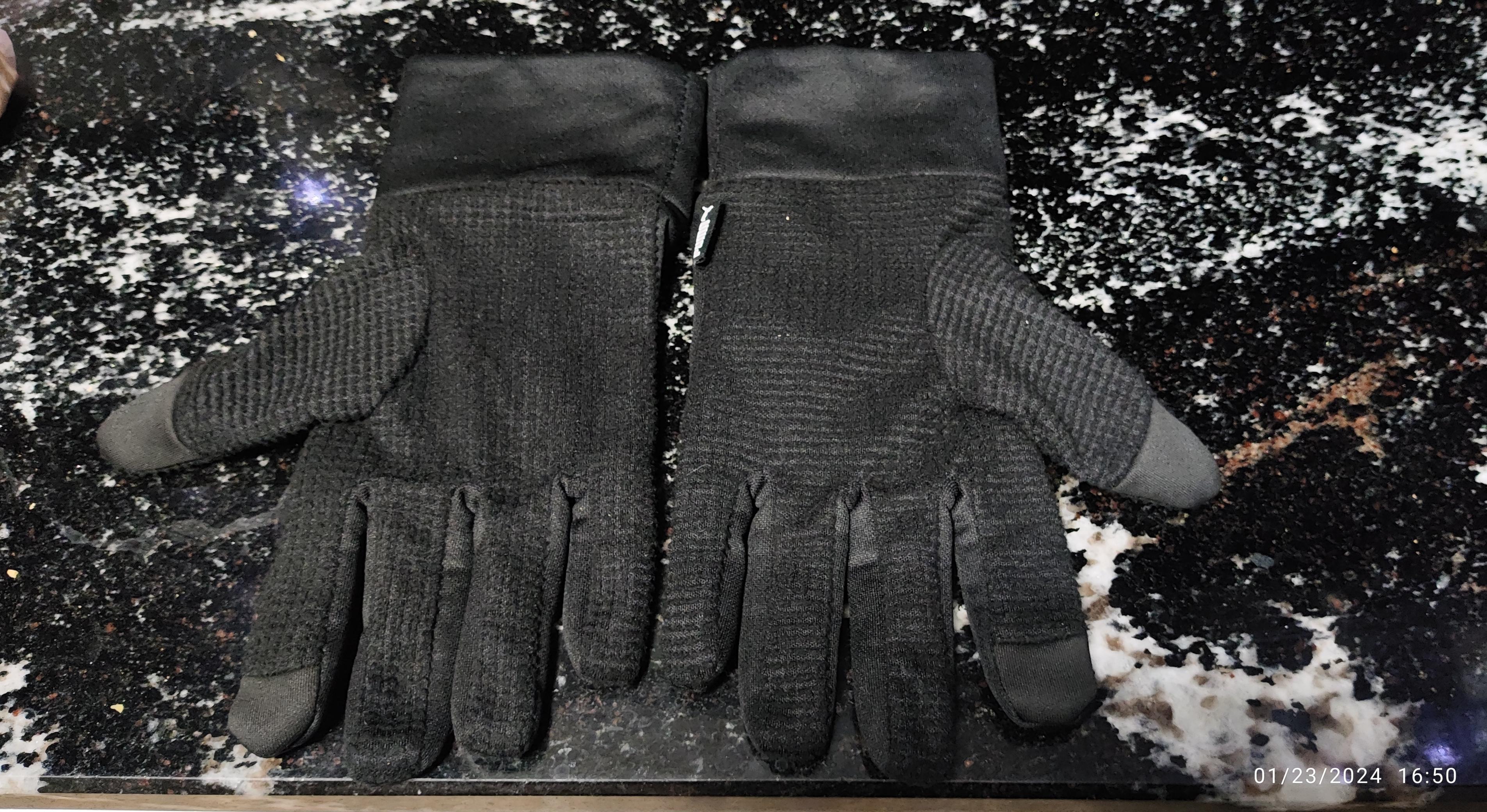 Варежки Puma PUMA ESS FLEECE GLOVES 02487801 р.M /черный в реальных условиях использования от покупателя Игорь.