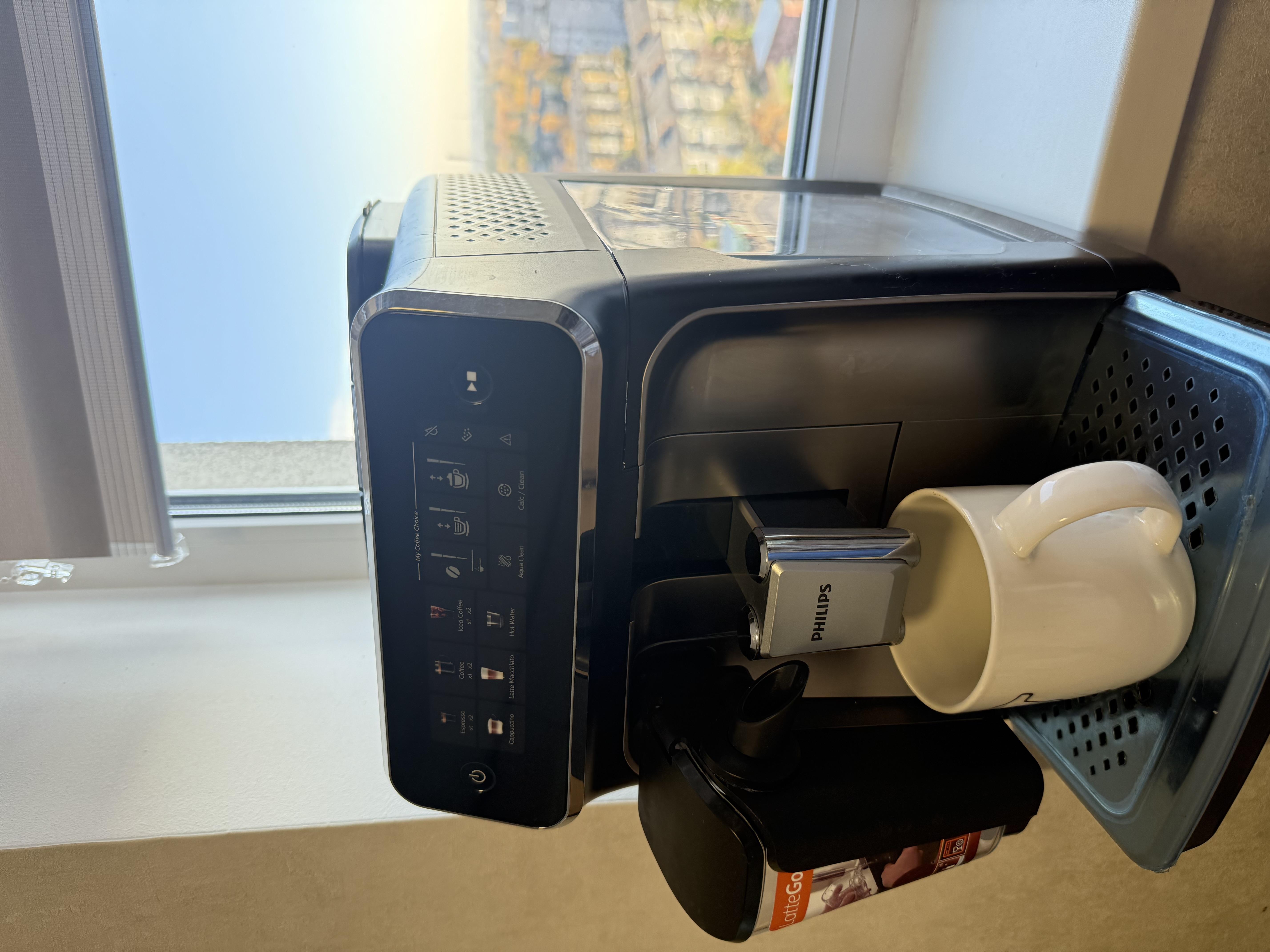 Кофемашина Philips EP3347/90 в реальных условиях использования от пользователя Марʼяна.