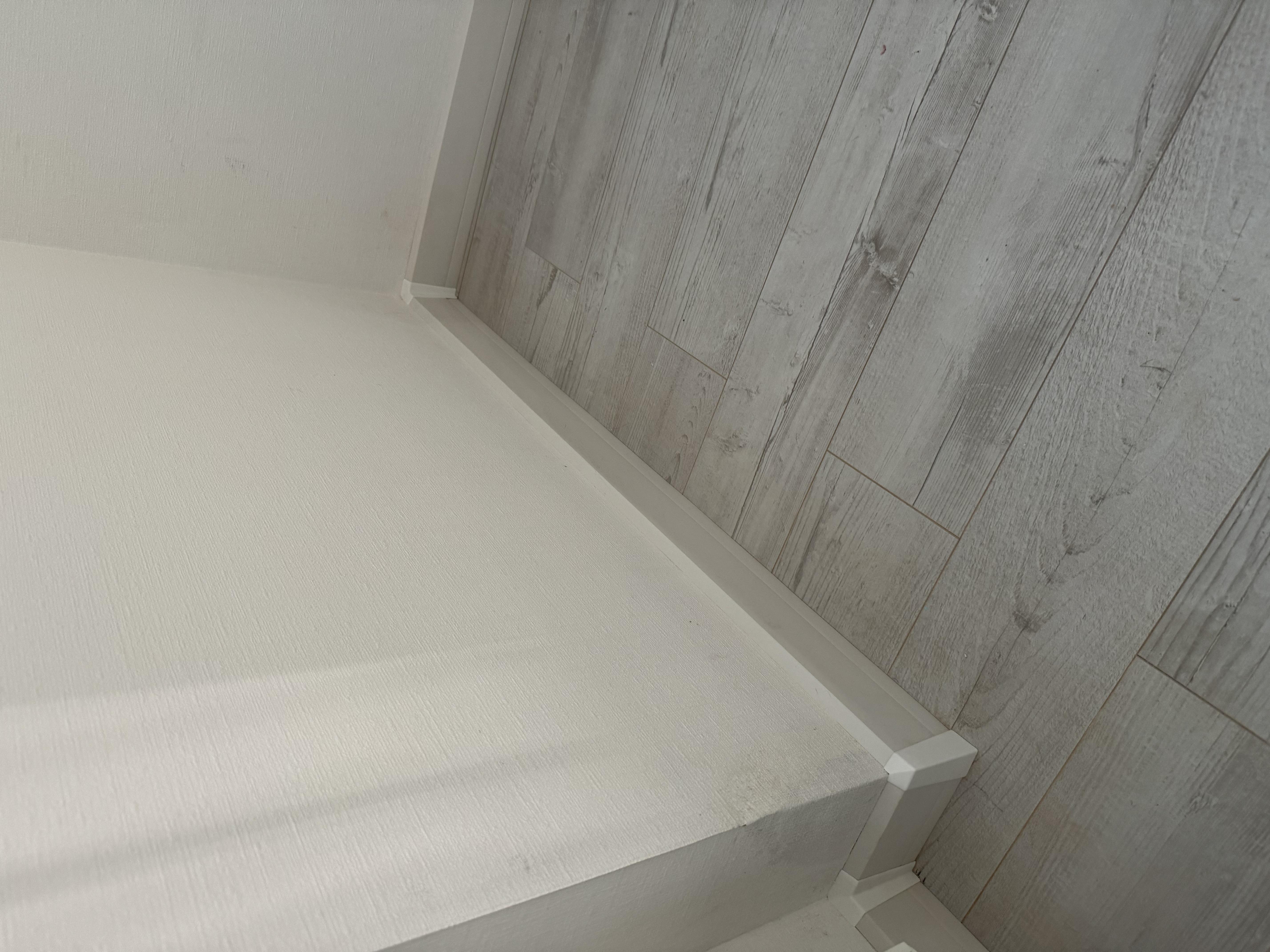 Плінтус Salag NG 80 00 білий 20х80х2500 мм у реальних умовах використання від покупця Лілія.