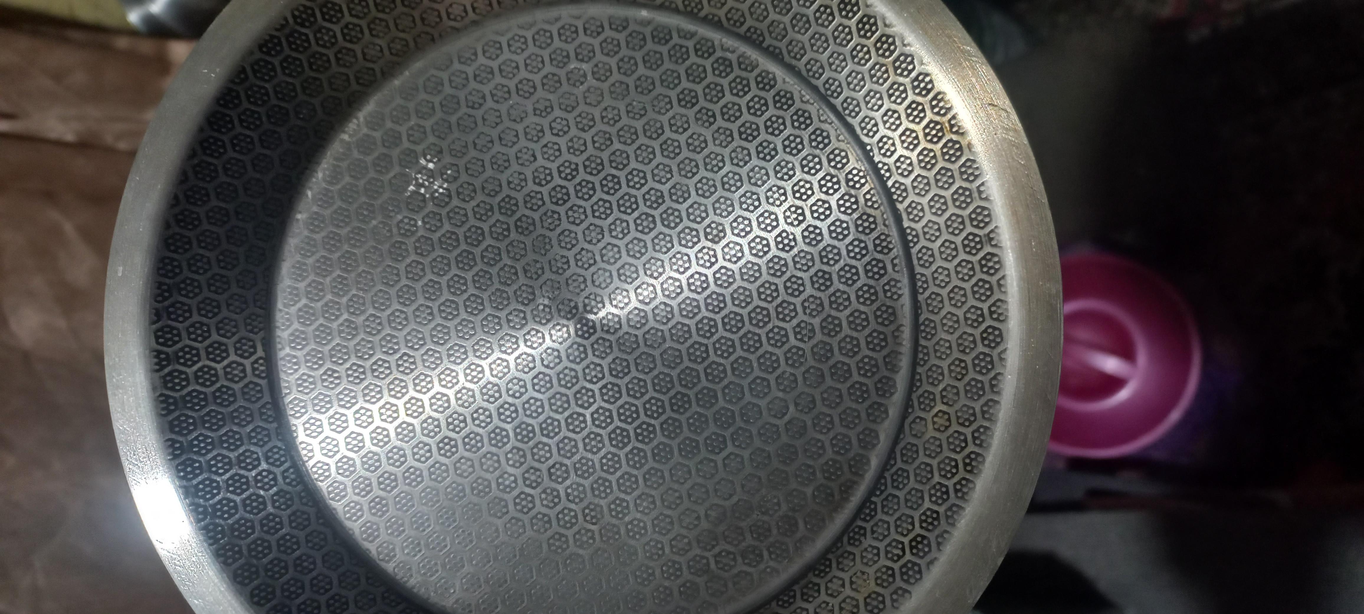 Фото: Сковорода для піци HONEYCOMB A-PLUS з антипригарним покриттям 20 см (3057 CS), надіслане покупцем Альона Сковорода для піци HONEYCOMB A-PLUS з антипригарним покриттям 20 см (3057 CS) у реальних умовах використання від покупця Альона.