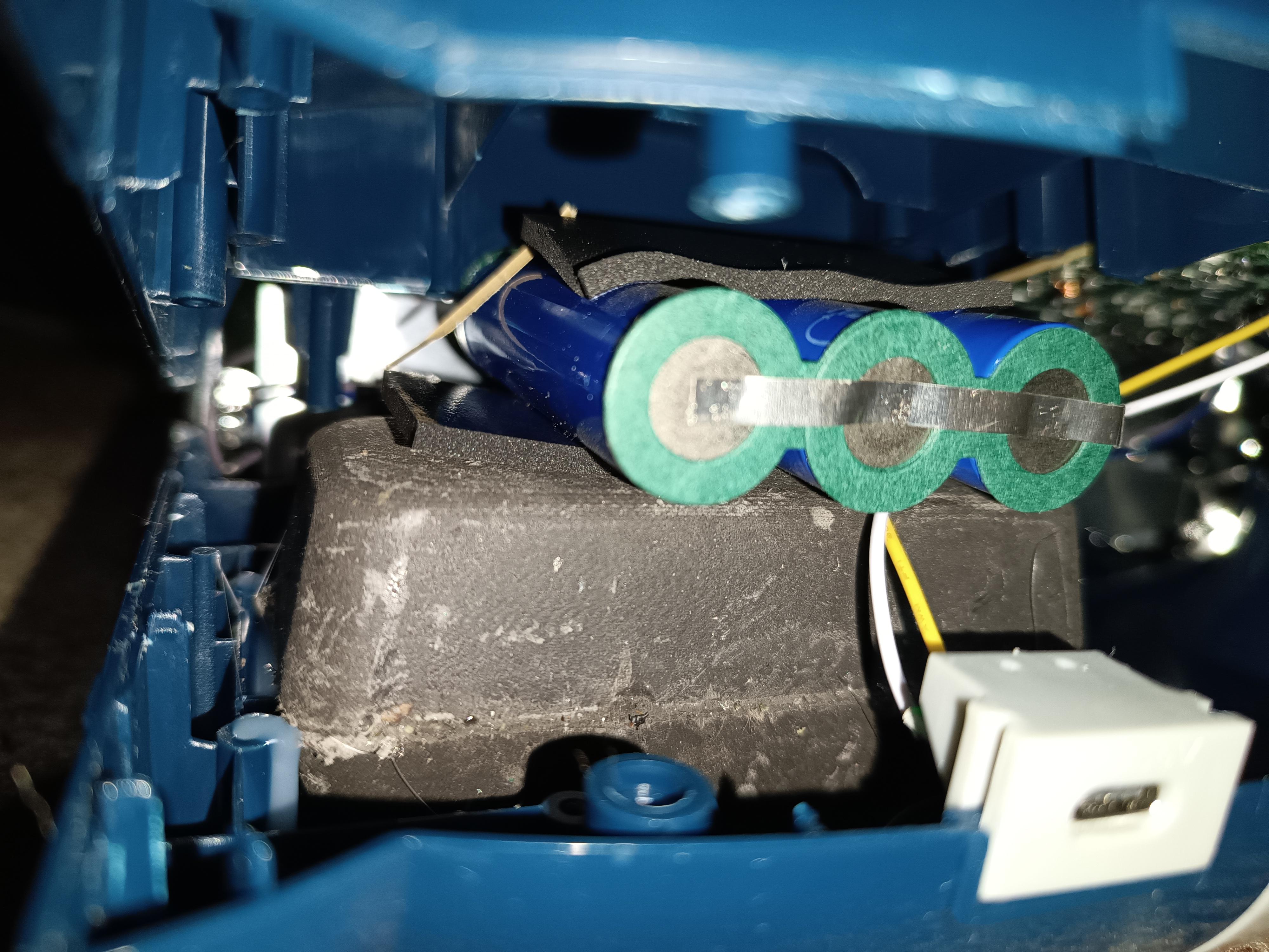 Фото: Фонарь светодиодный LEDCOIN EL304 аккумуляторный 10 Вт Синий (80563), отправлено покупателем Артем Фонарь светодиодный LEDCOIN EL304 аккумуляторный 10 Вт Синий (80563) в реальных условиях использования от покупателя Артем.