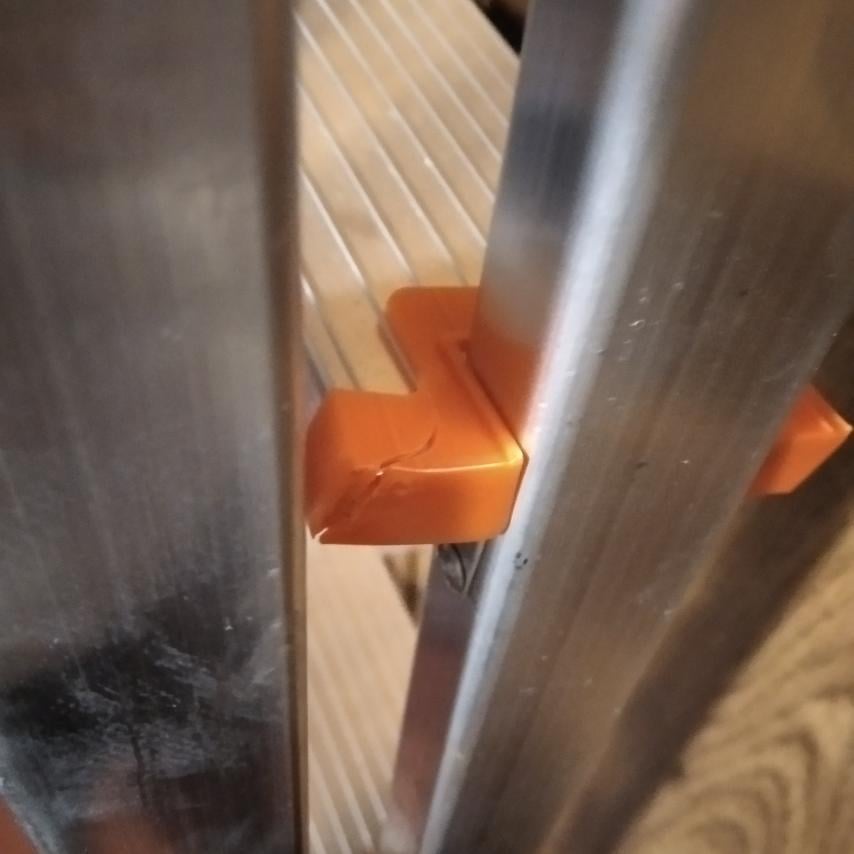 Драбина алюмінієва Меткас ALD7-125 одностороння 7 ступенів 125 кг 2,15 м у реальних умовах використання від покупця Крістіна.