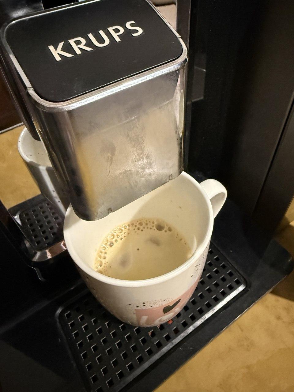 Фото: Кофемашина Krups Evidence Black EA890810, отправлено пользователем Галина Руденко Кофемашина Krups Evidence Black EA890810 в реальных условиях использования от пользователя Галина Руденко.