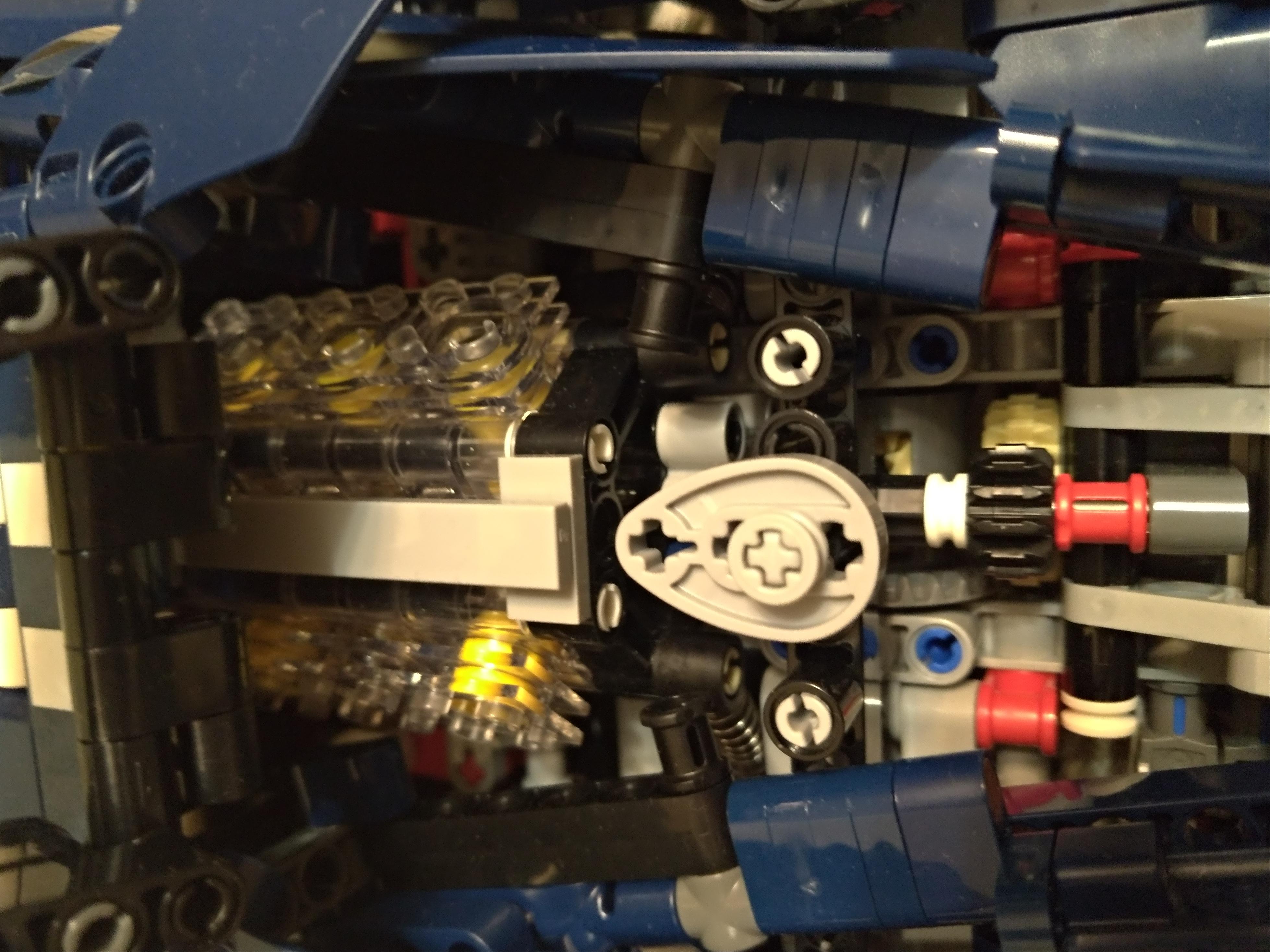 Конструктор LEGO Technic Ford GT 2022 42154 у реальних умовах використання від покупця Наталія.