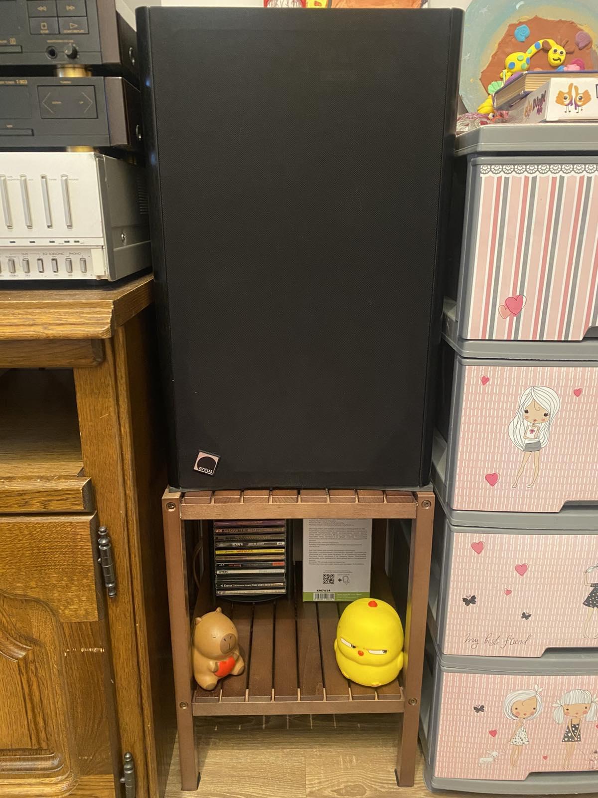 Стелаж-етажерка на 2 полички з натурального дерева Чорний (ст2ч) у реальних умовах використання від покупця Масим.