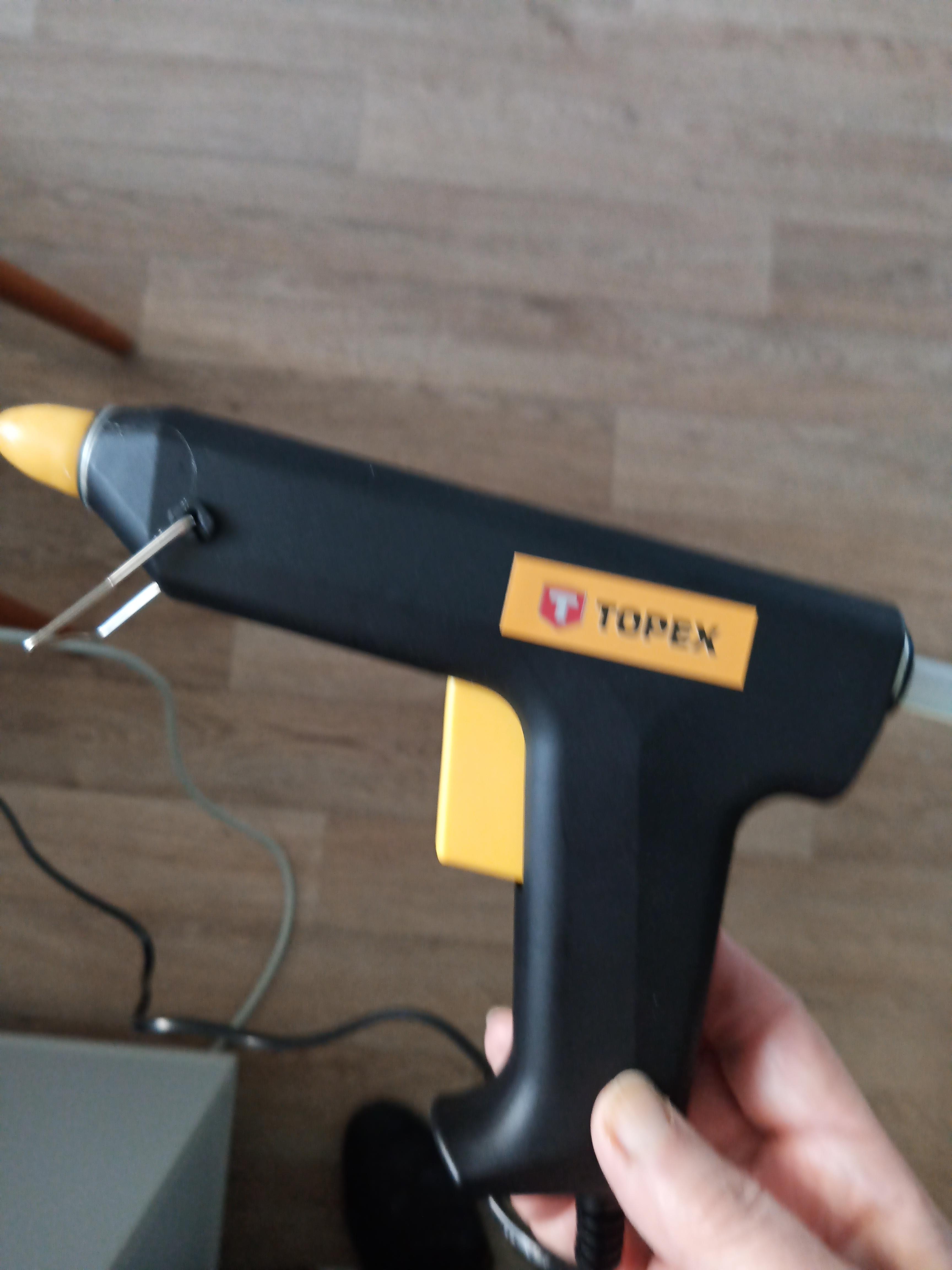 Пистолет клеевой Topex 42E501 в реальных условиях использования от пользователя Іда.