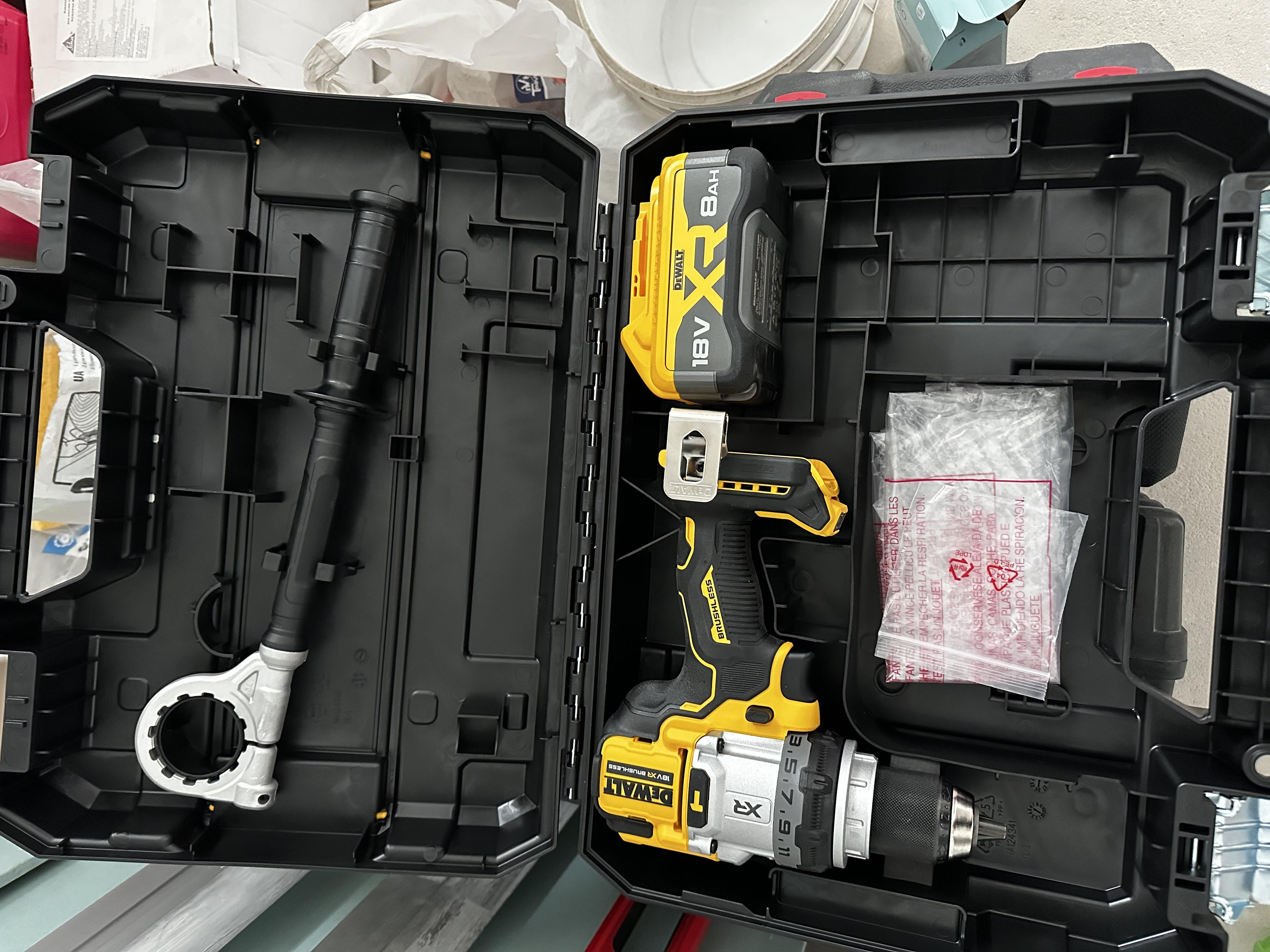 Шуруповерт ударний акумуляторний DeWalt DCD1007NT у реальних умовах використання від покупця Володимир.