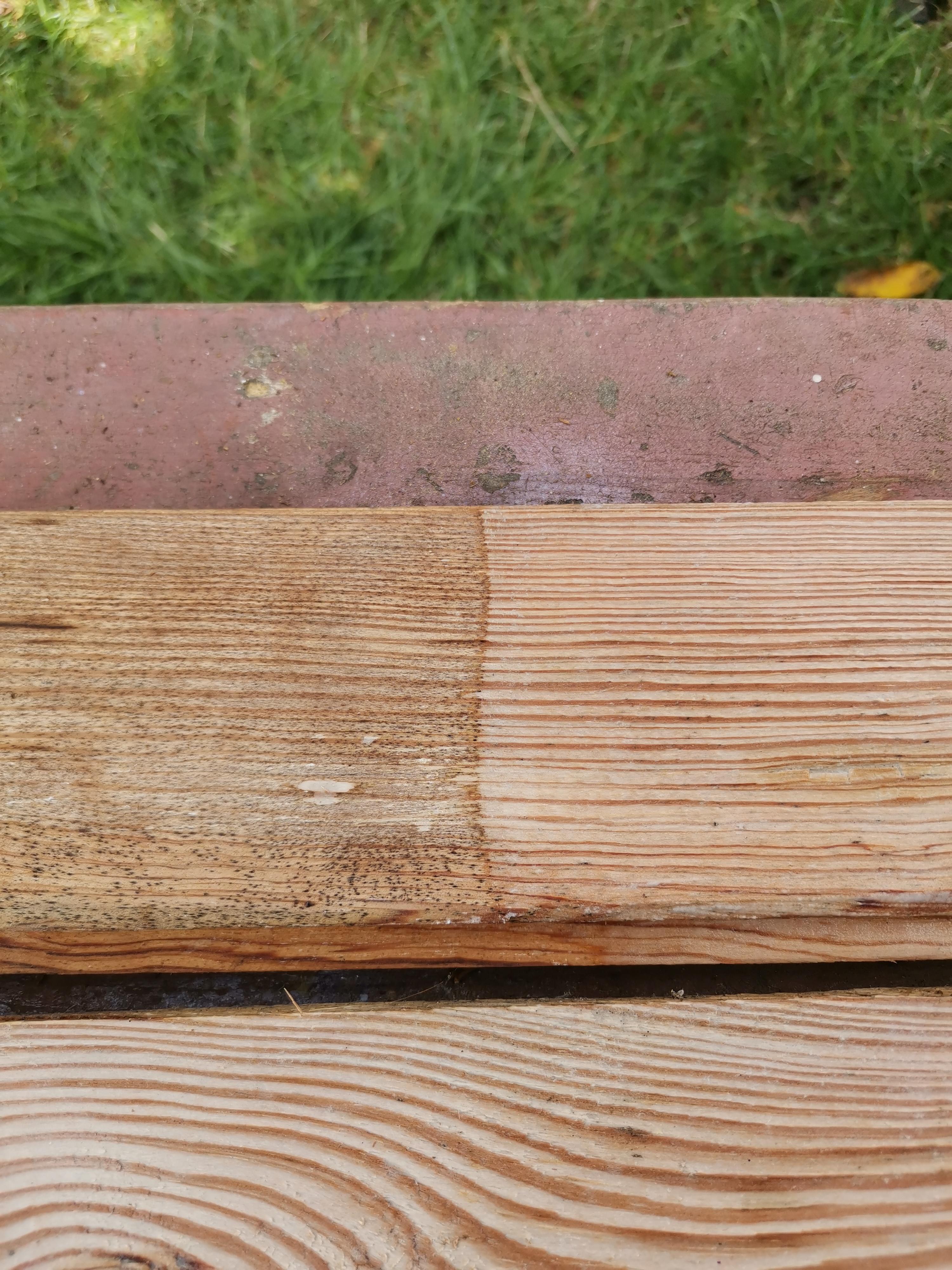 Відбілювач Страж для деревини SAVE WOOD 500 1 л у реальних умовах використання від покупця Юлія.