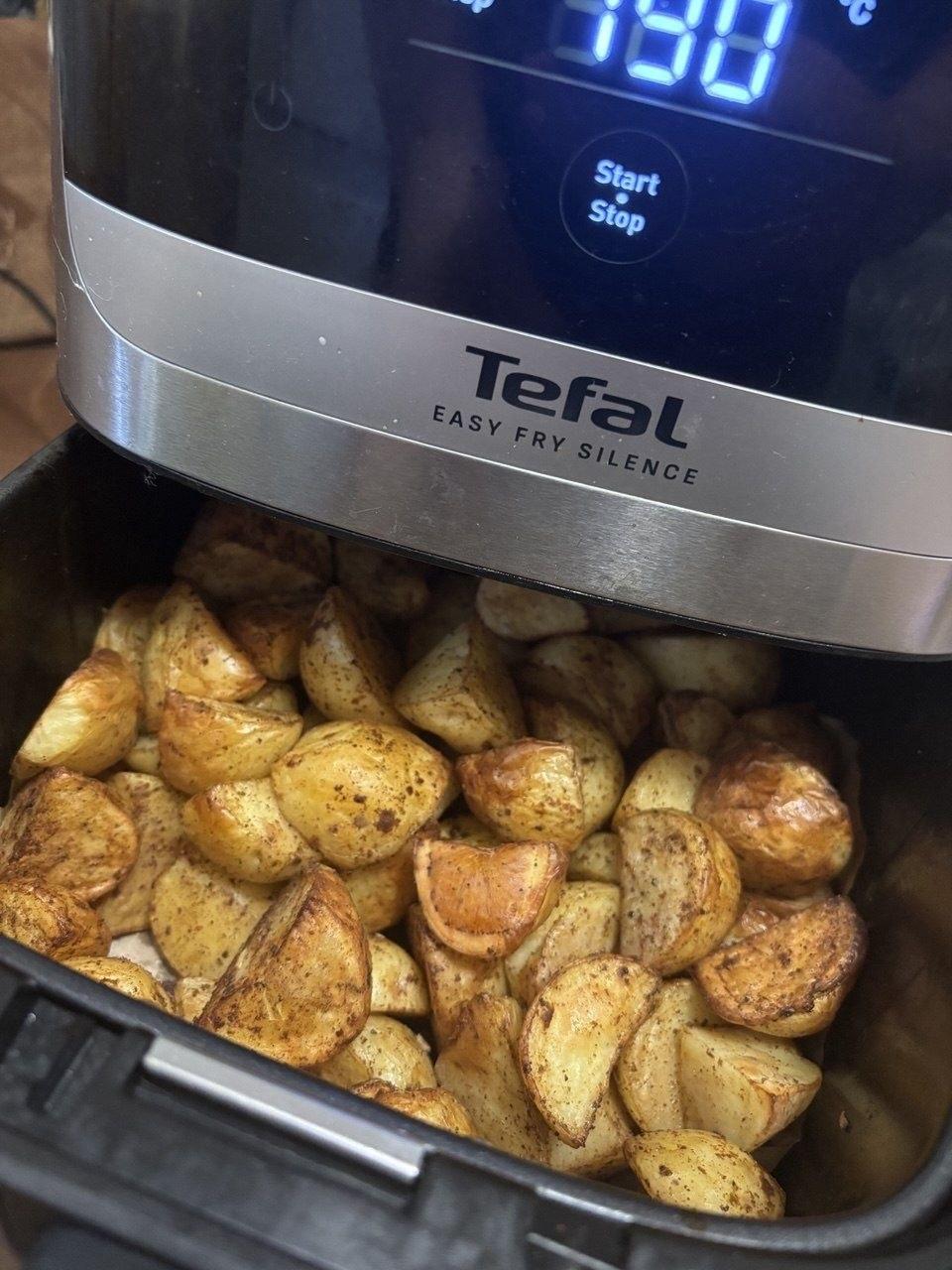 Фото: Мультипечь Tefal Easy Fry Silence EY552DE0, отправлено пользователем Жанна Довгаль Мультипечь Tefal Easy Fry Silence EY552DE0 в реальных условиях использования от пользователя Жанна Довгаль.