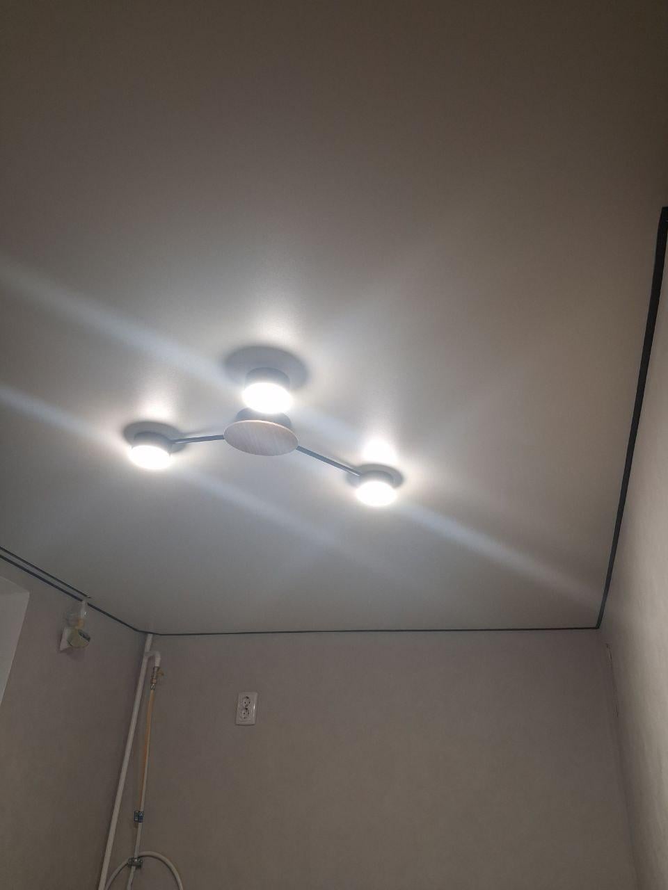 Люстра потолочная LIGHT SET SVITANOK 3xGX53 белый в реальных условиях использования от покупателя Катерина.