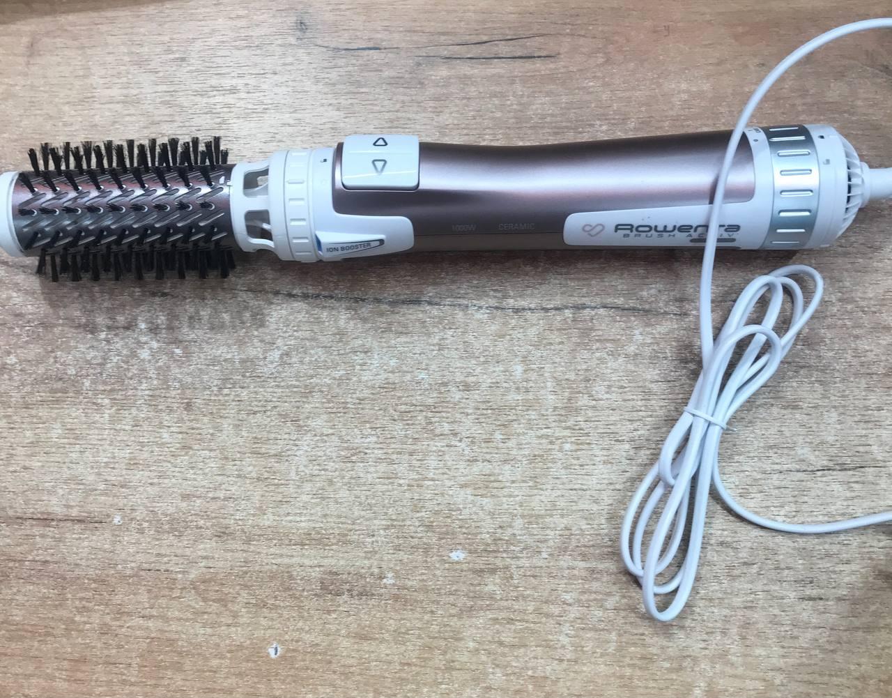 Фото: Фен-щетка Rowenta Brush Activ' Premium Care CF9540F0, отправлено пользователем Дарина Мачкур Фен-щетка Rowenta Brush Activ' Premium Care CF9540F0 в реальных условиях использования от пользователя Дарина Мачкур.