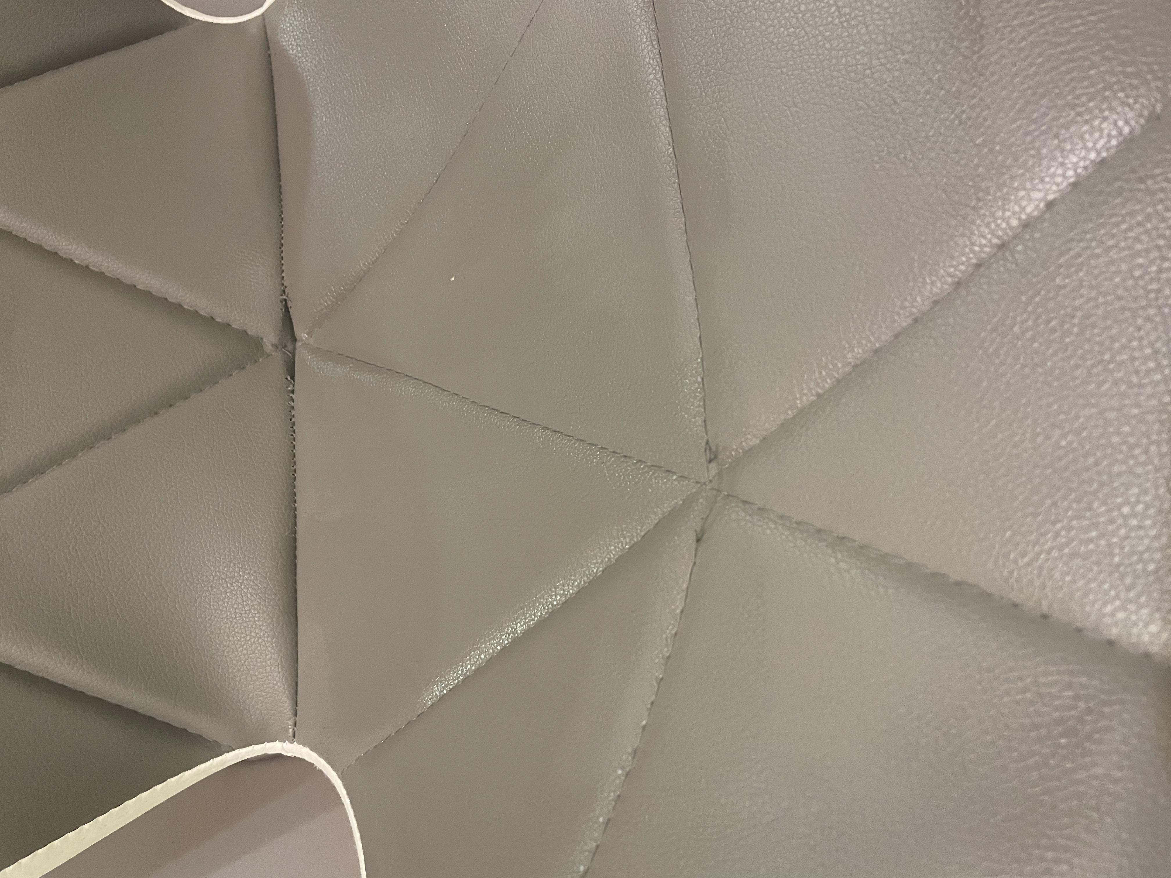 Фото: Кресло офисное Homart Blum Серо-белый (9436), отправлено покупателем Ольга Кресло офисное Homart Blum Серо-белый (9436) в реальных условиях использования от покупателя Ольга.