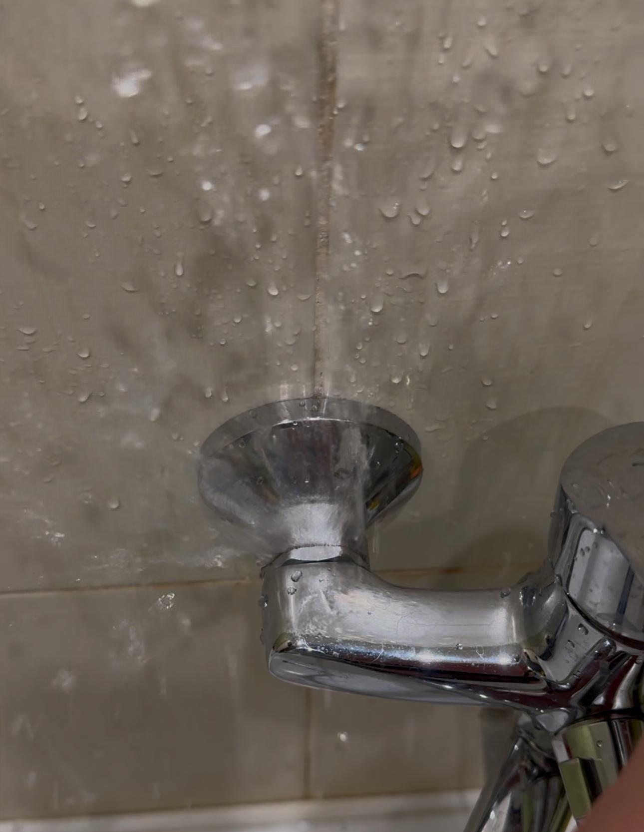 Фото: Смеситель для ванны Deante BORO BMO_056M, отправлено пользователем Олександр Смеситель для ванны Deante BORO BMO_056M в реальных условиях использования от пользователя Олександр.