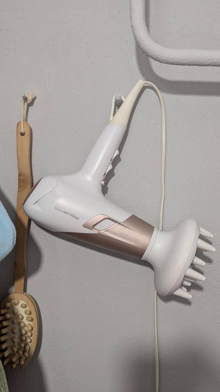 Фен Rowenta Powerline CV5930F0 в реальных условиях использования от пользователя Вікторія.