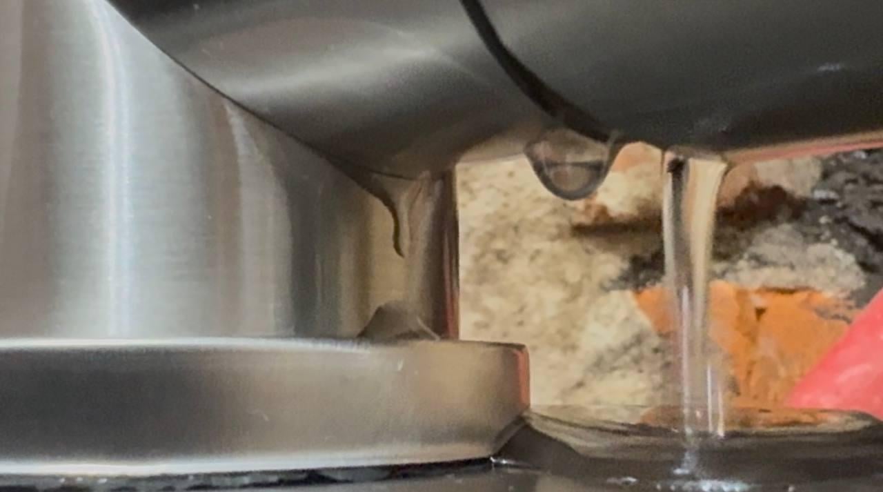 Фото: Мойка для кухни Romzha Arta U-450S B со смесителем и дозатором Черный (RO41554), отправлено покупателем Юліан Карпець Мойка для кухни Romzha Arta U-450S B со смесителем и дозатором Черный (RO41554) в реальных условиях использования от покупателя Юліан Карпець.