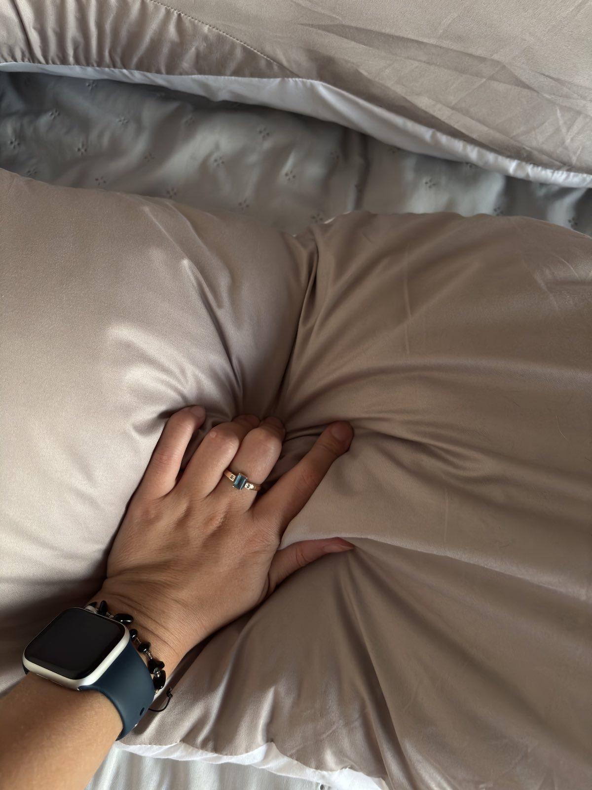 Подушка длинная IDEIA П-образная с наволочкой на молнии 140х75х20 см Серый/Белый (23295269) в реальных условиях использования от покупателя Марія Покришень.