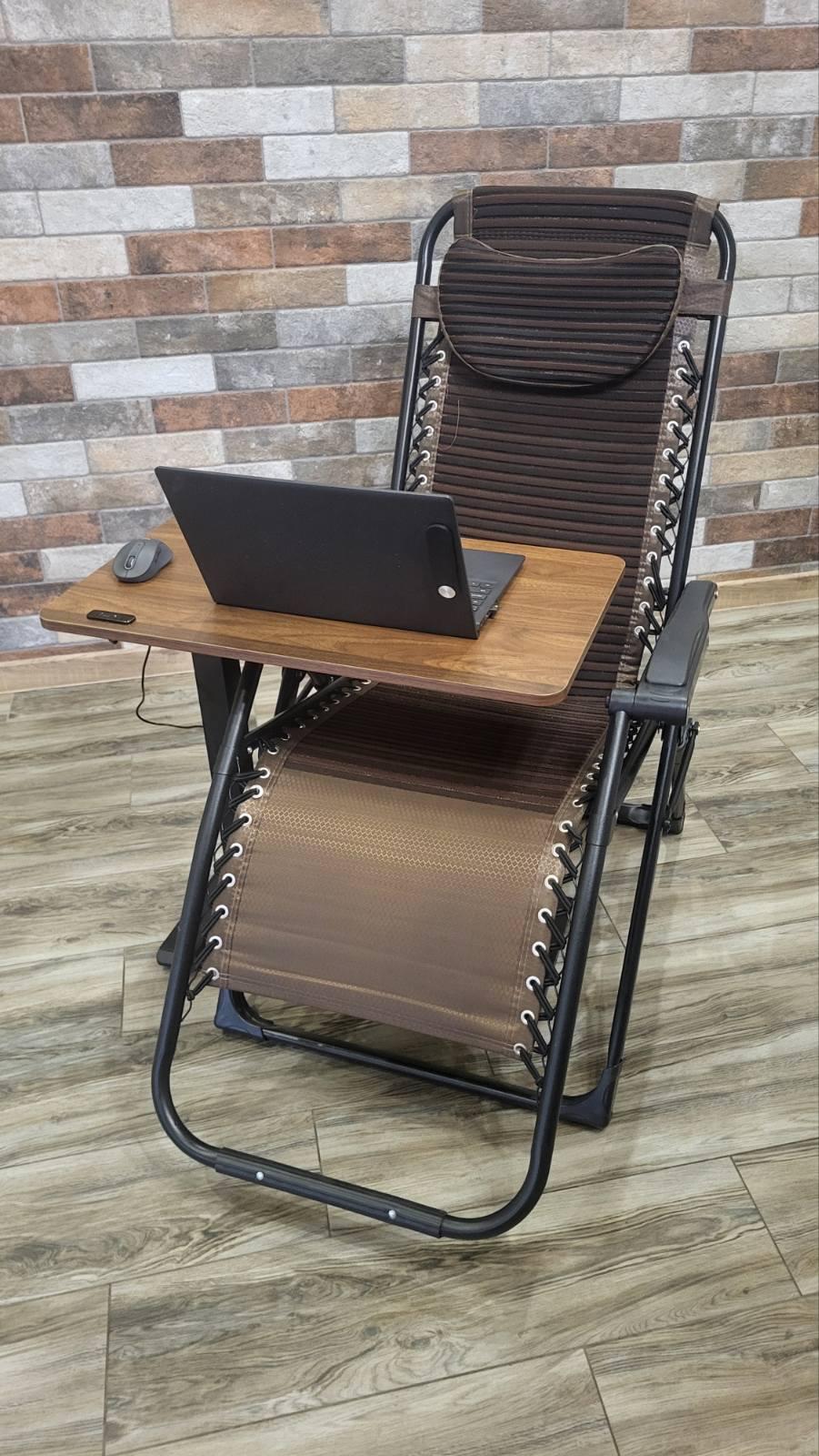 Стол компьютерный Hommex Mobidesk USB White в реальных условиях использования от покупателя Сергей Асадчий.