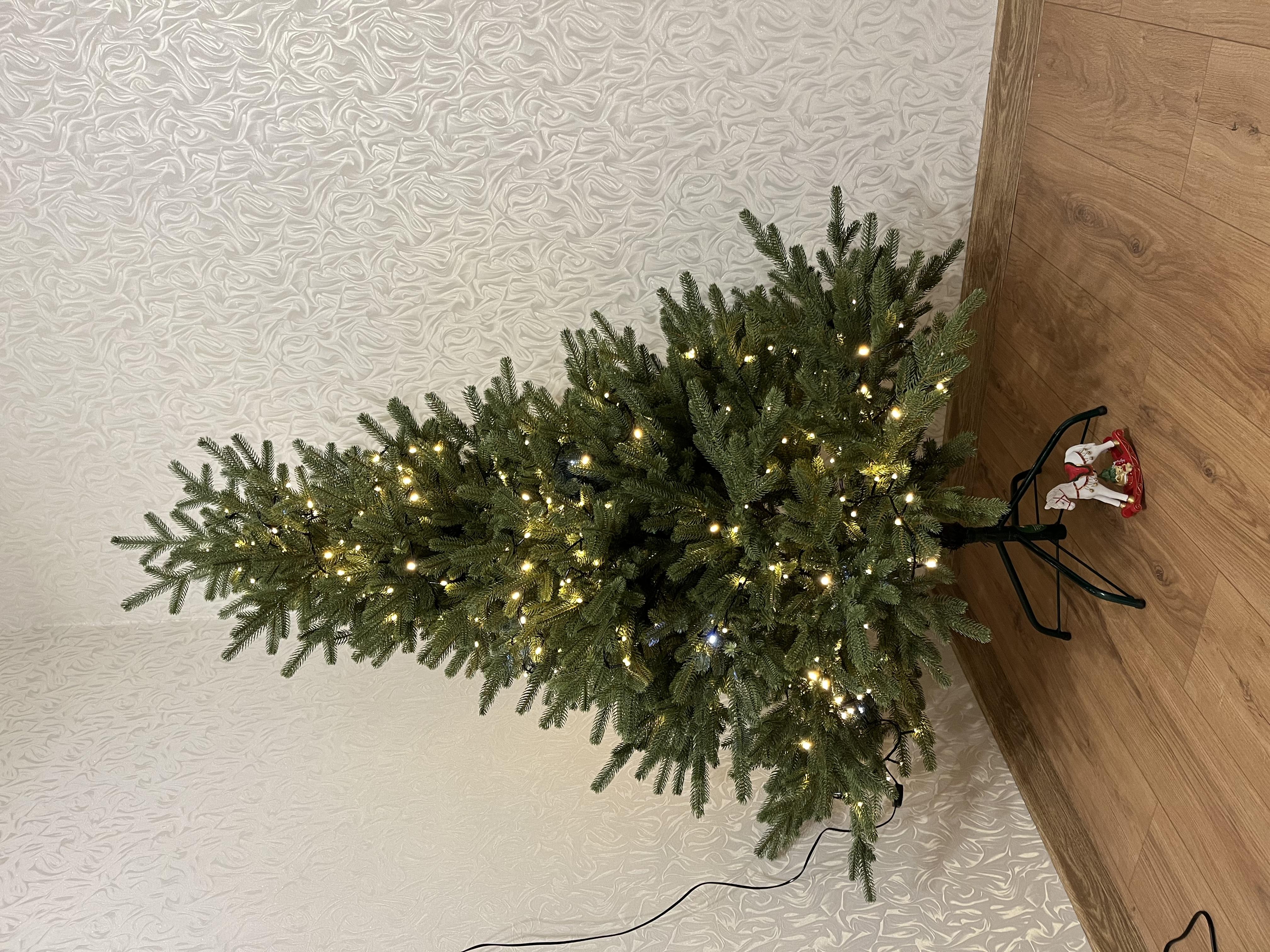 Ялинка штучна лита Смерека Європейська 160 см у реальних умовах використання від покупця Олександра.