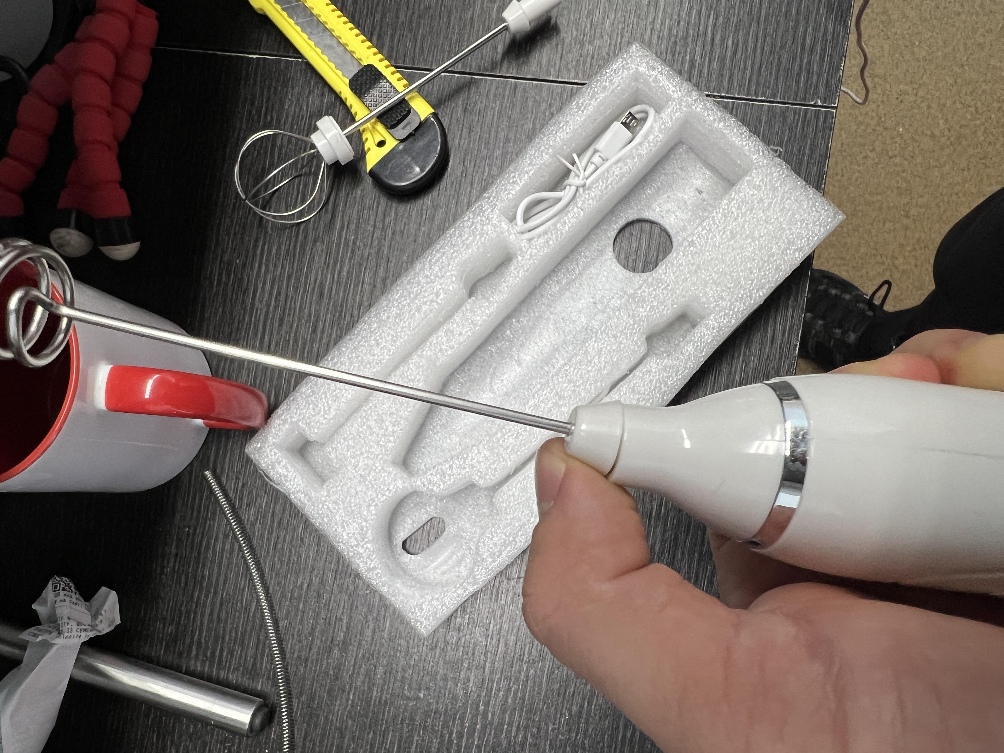 Капучинатор міксер ручний пінозбивач з віночком USB 2в1 Білий (d6eb49d6) у реальних умовах використання від покупця Валерій.